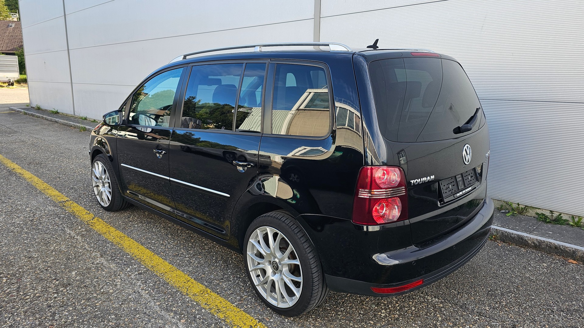 VW Touran 2.0 TDI Highline-image-3