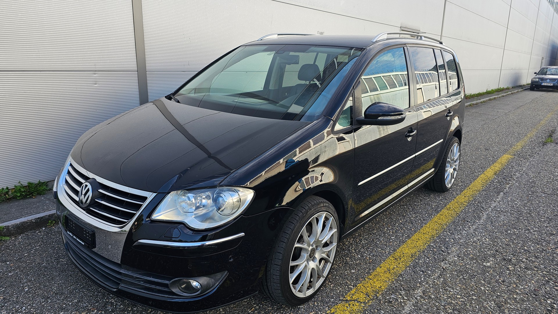 VW Touran 2.0 TDI Highline-image-0