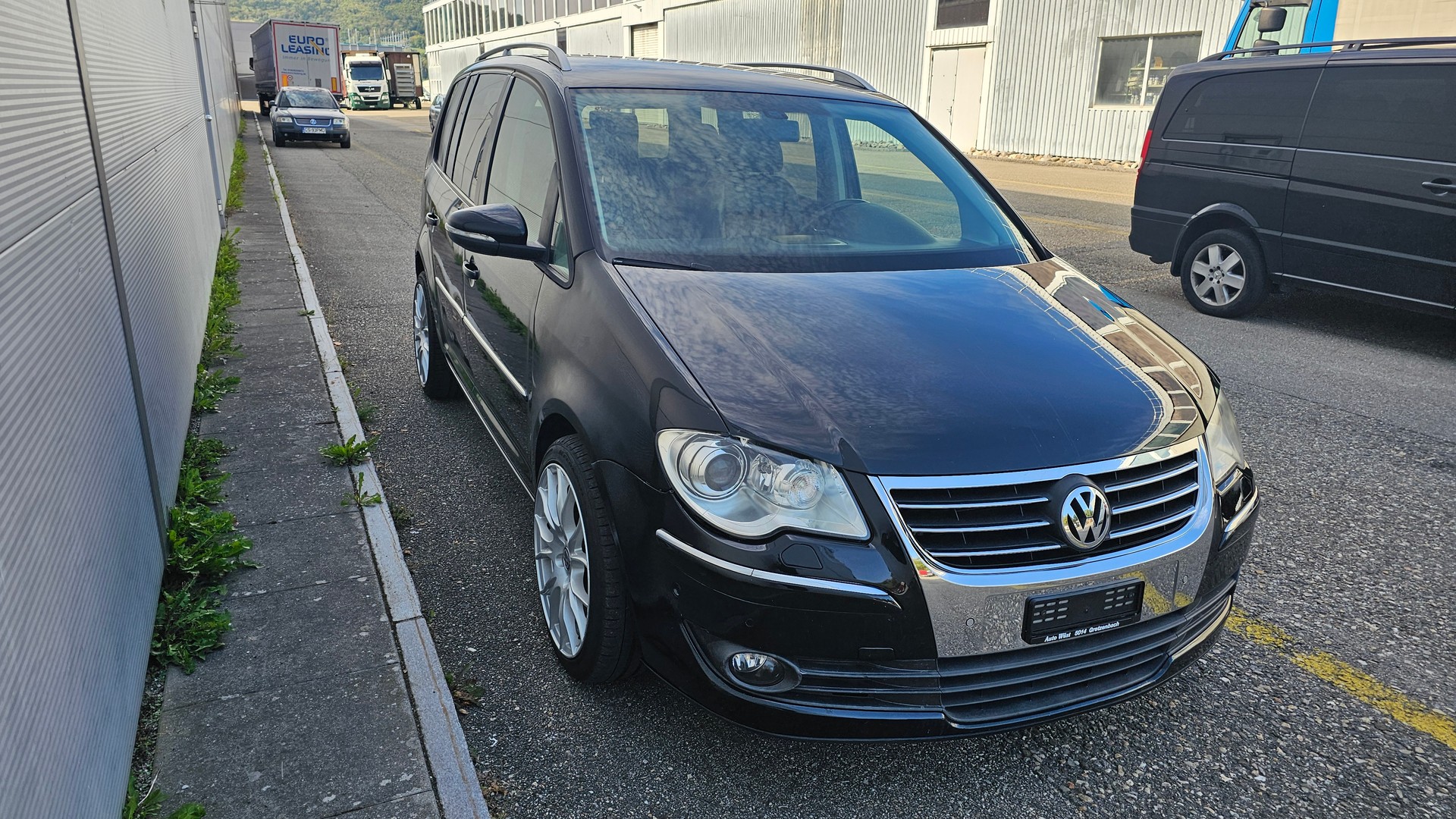 VW Touran 2.0 TDI Highline-image-1