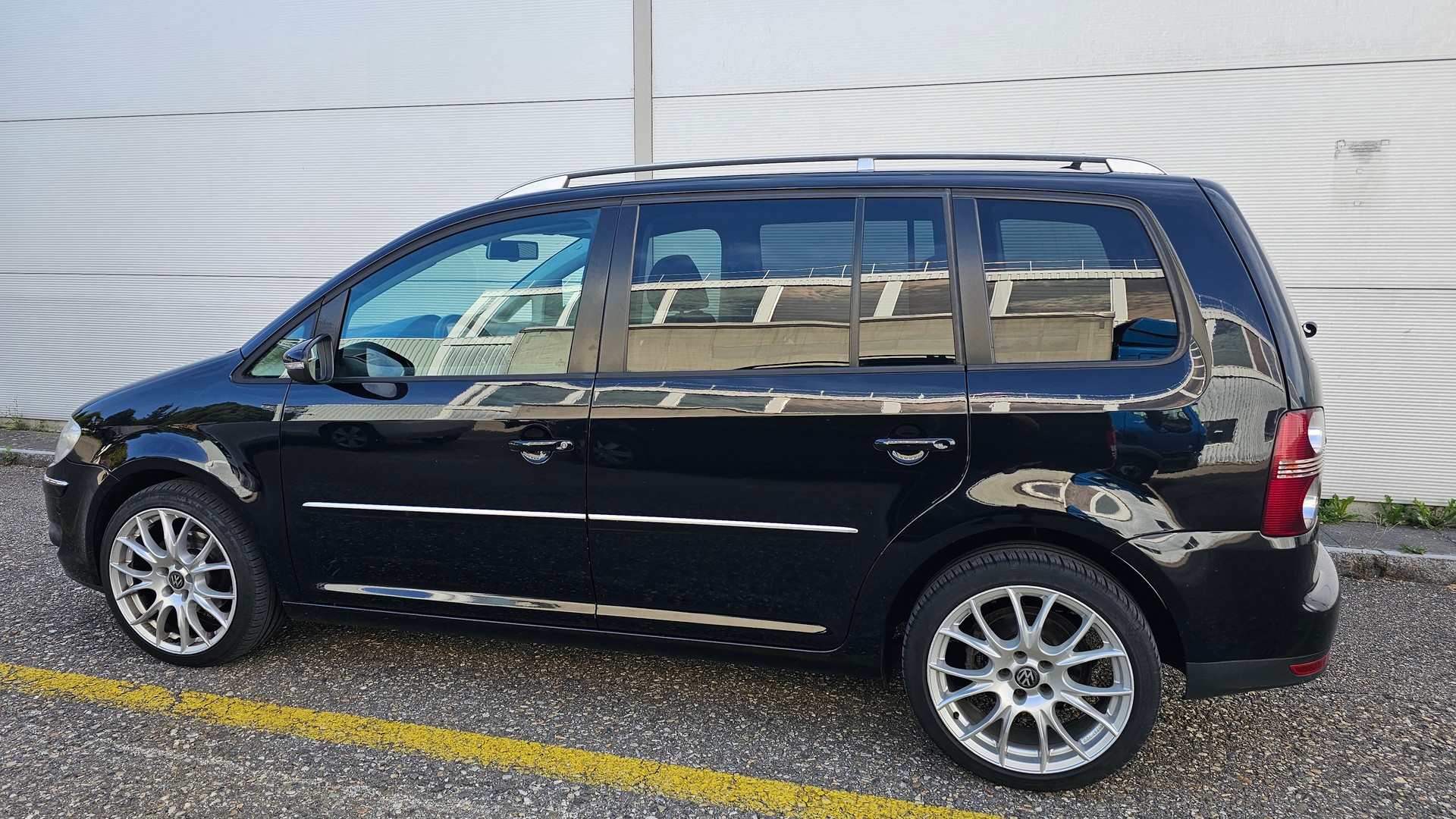 VW Touran 2.0 TDI Highline-image-2