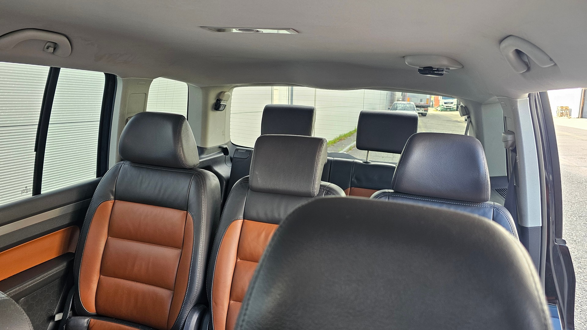 VW Touran 2.0 TDI Highline-image-10
