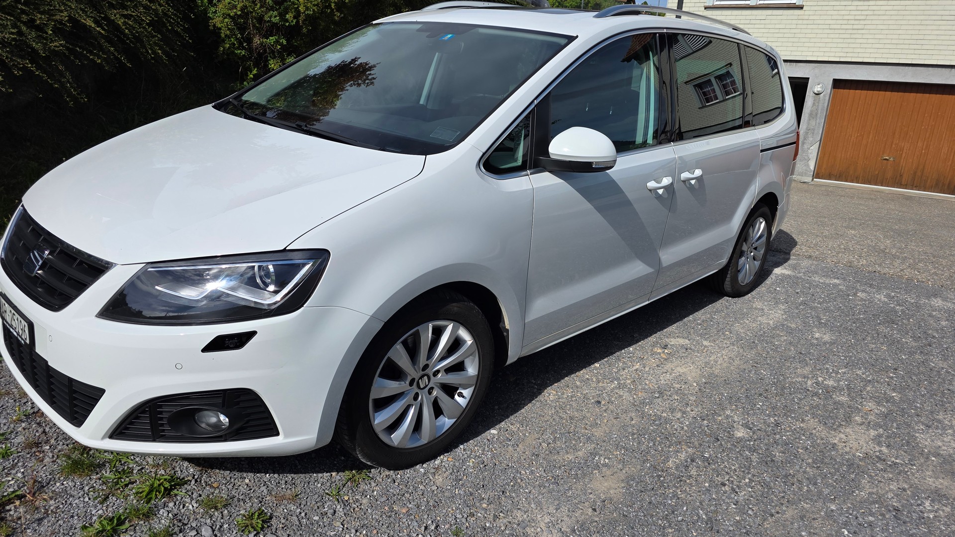 SEAT 2.0 TDI 150 Style Adv. 4x4 S/S aus 1 Hand Serviceheft vorhanden.-image-0