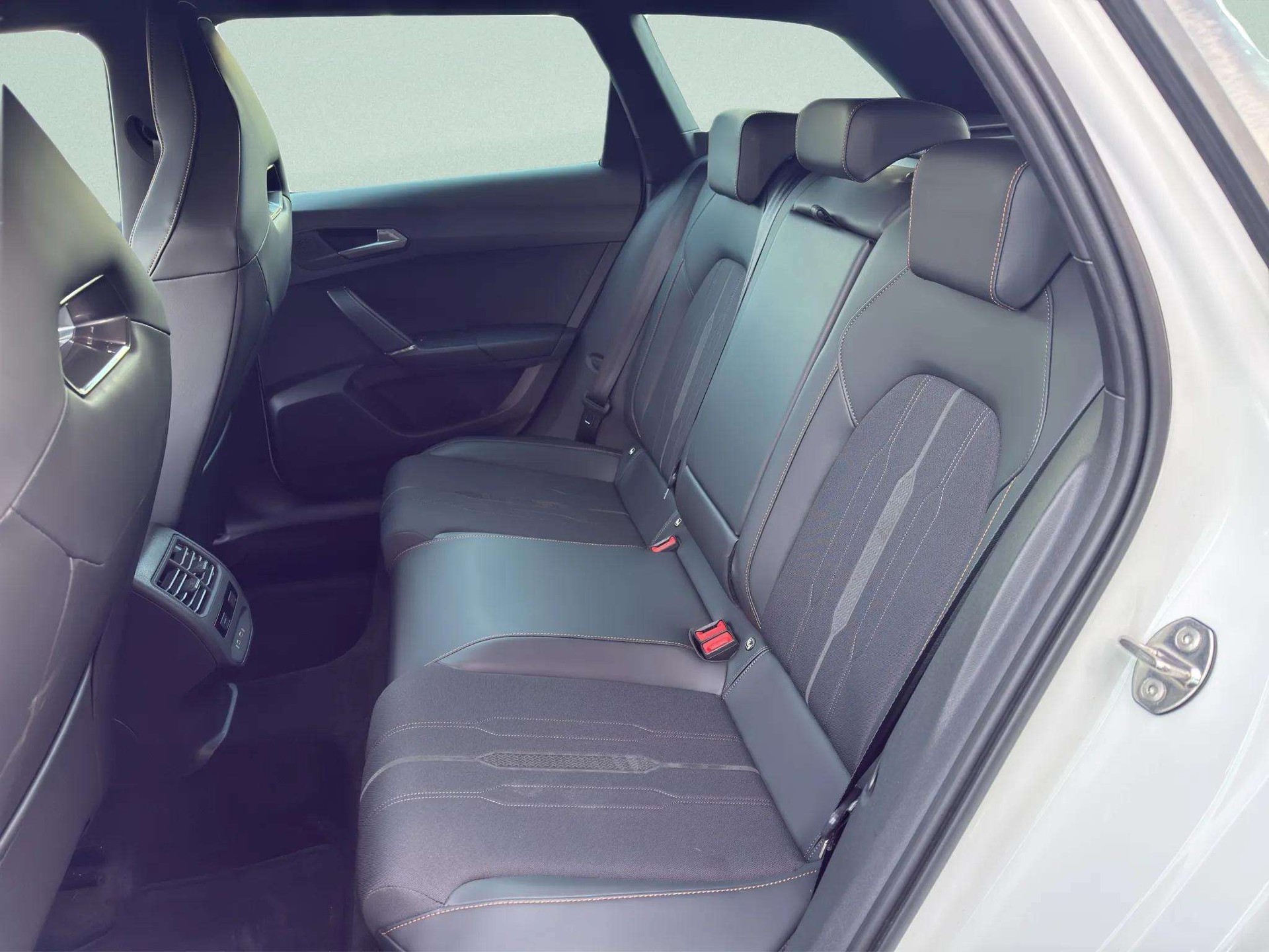 CUPRA LEON ST 1.4 e-HYBRID pHEV DSG-image-12
