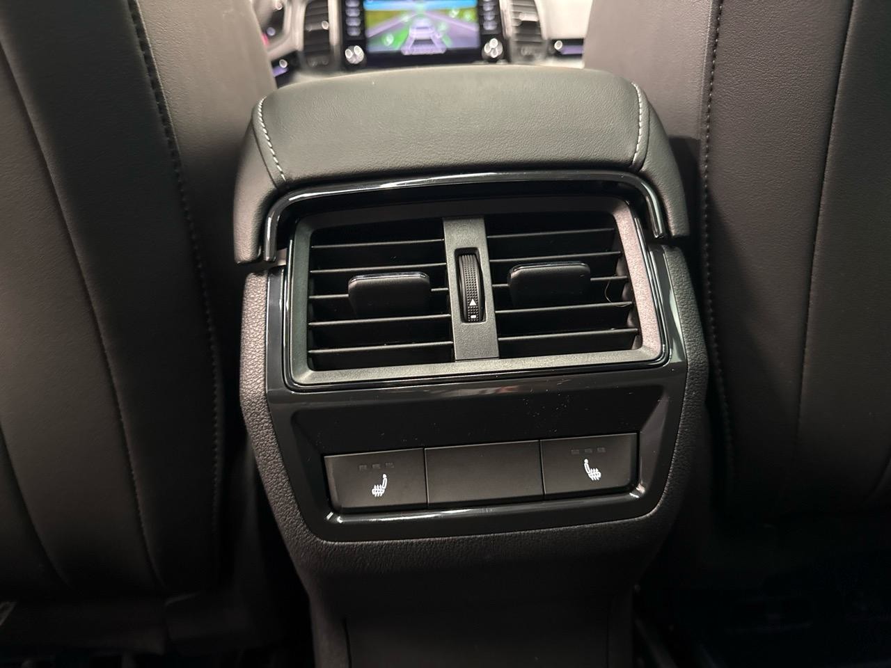 SKODA Karoq 2.0 TSI SportLine 4x4 DSG-image-12