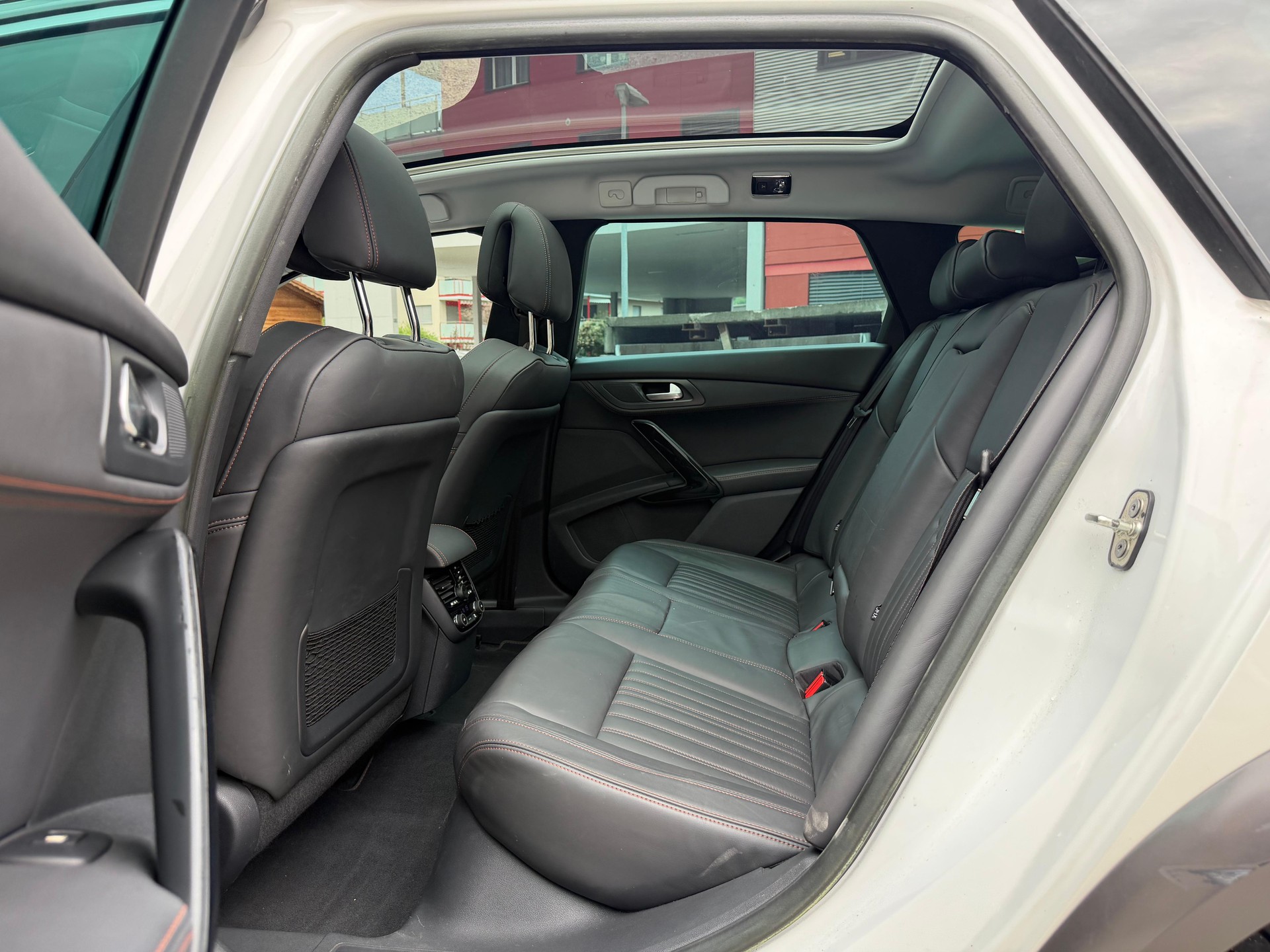 PEUGEOT 508 RXH 2.0 HDI Hybrid4 EGS6-image-6