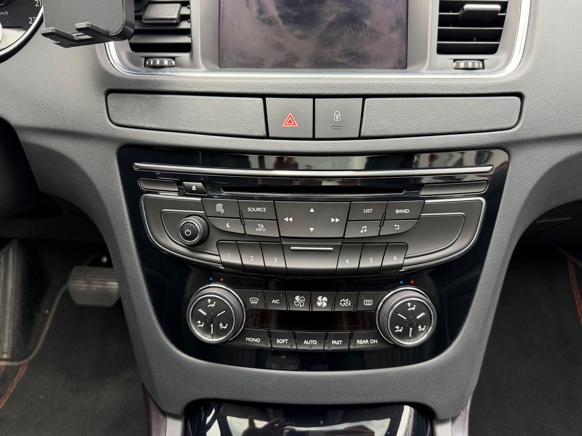 PEUGEOT 508 RXH 2.0 HDI Hybrid4 EGS6-image-11
