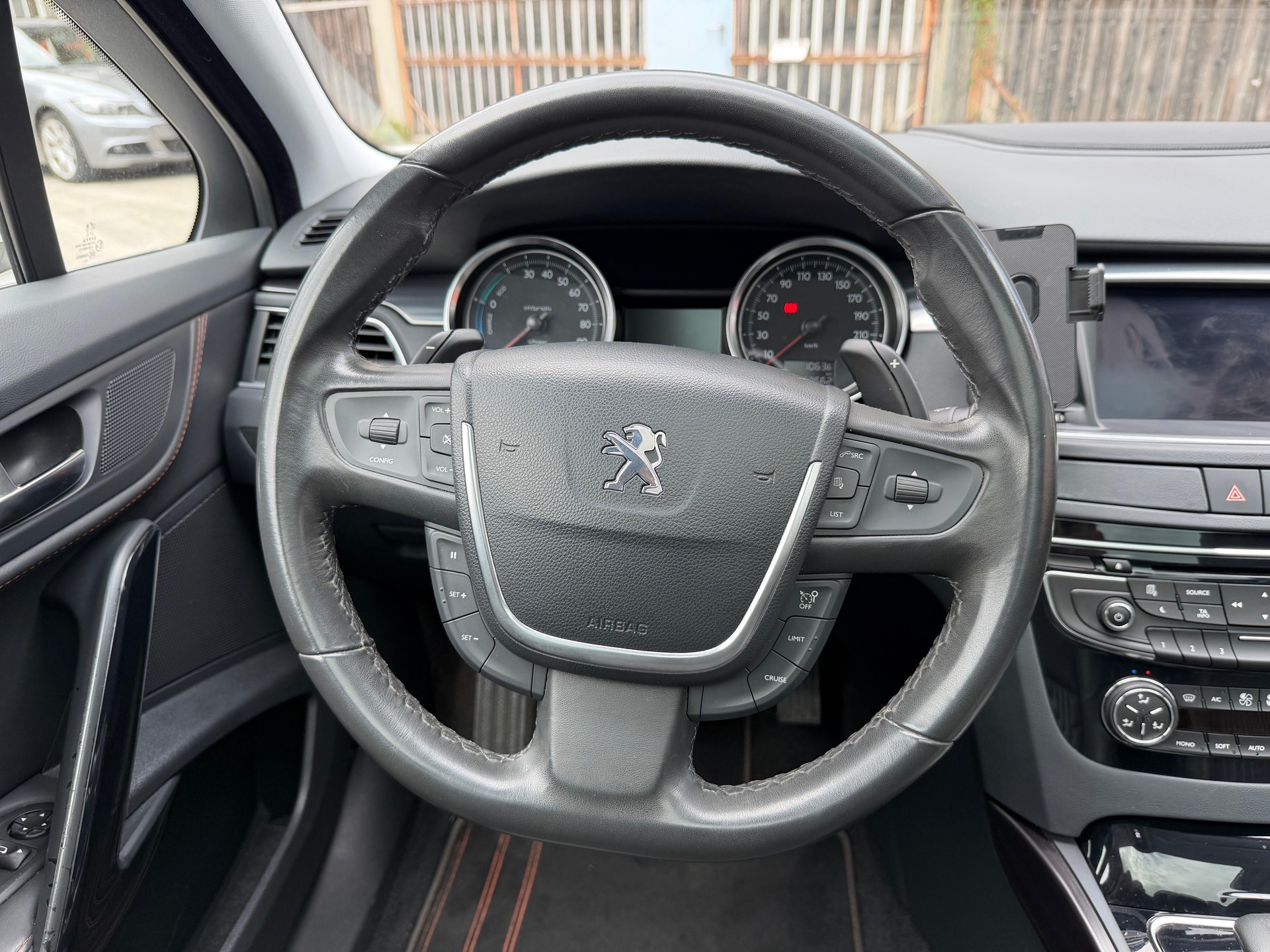 PEUGEOT 508 RXH 2.0 HDI Hybrid4 EGS6-image-12