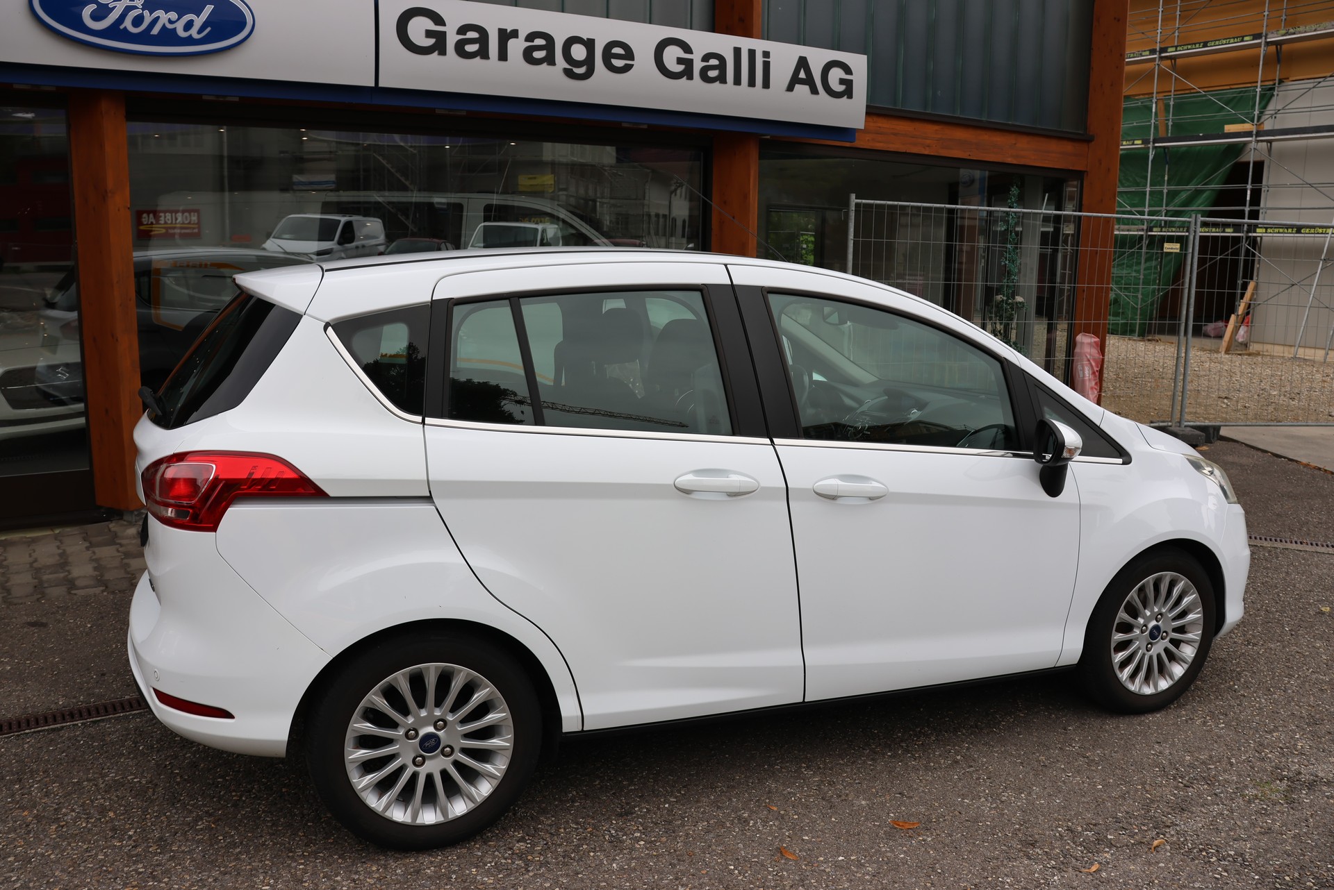 FORD Titanium S/S-showroom-element-2