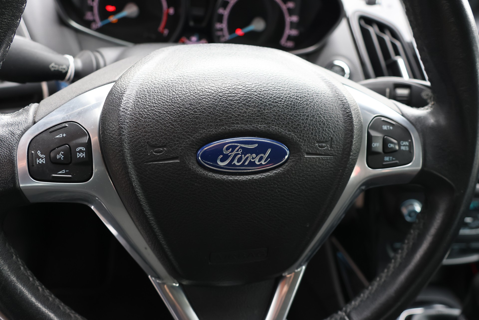 FORD Titanium S/S-image-18