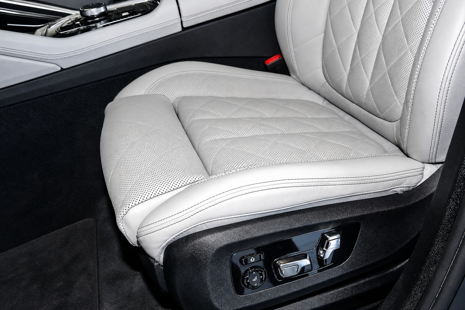 BMW X6 M60i M Sport Pro xDrive 48V Steptronic Individual-image-12