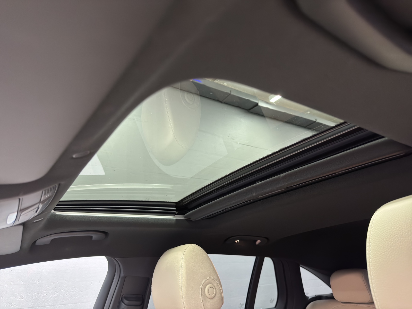 MERCEDES-BENZ EQC 400 4Matic-image-15