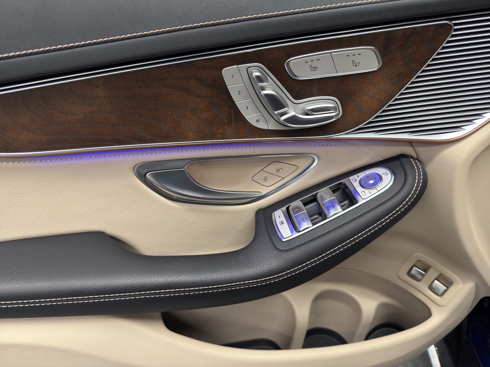 MERCEDES-BENZ EQC 400 4Matic-image-14