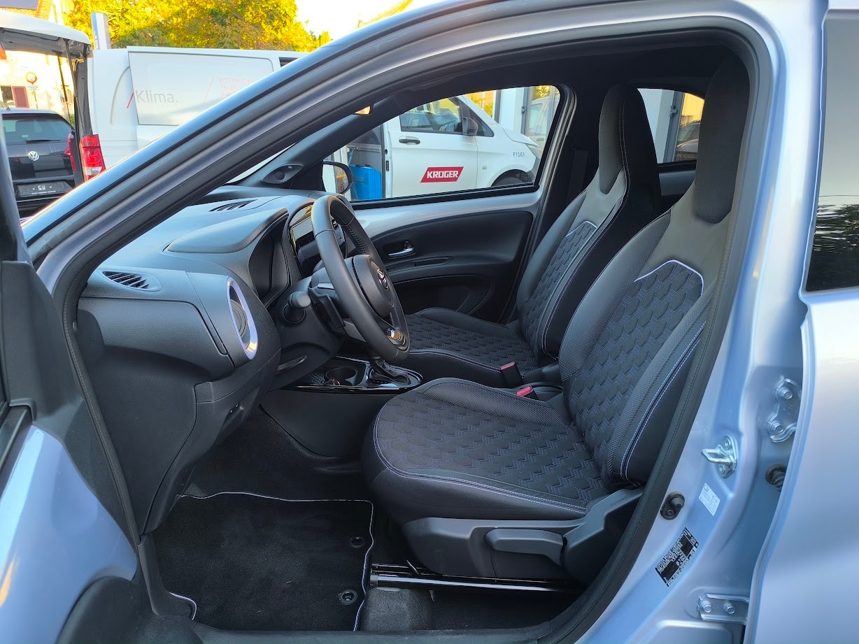 TOYOTA Aygo X 1.0 VVT-i JBL EditionCVT-image-4