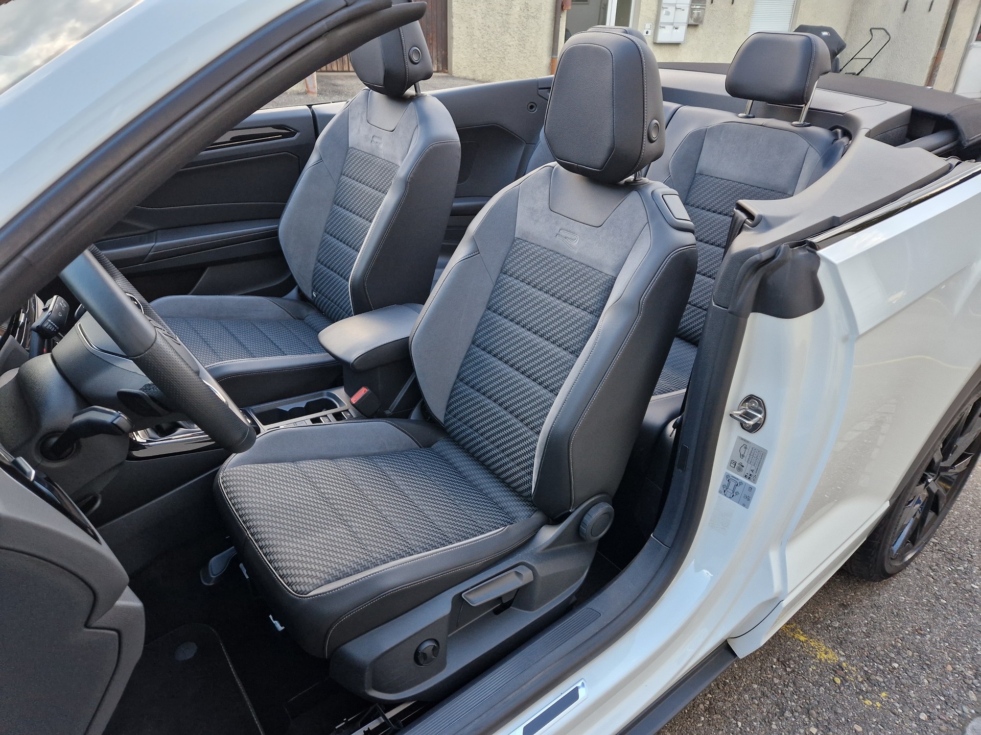 VW T-Roc Cabriolet 1.5 TSI EVO R-Line DSG-image-14