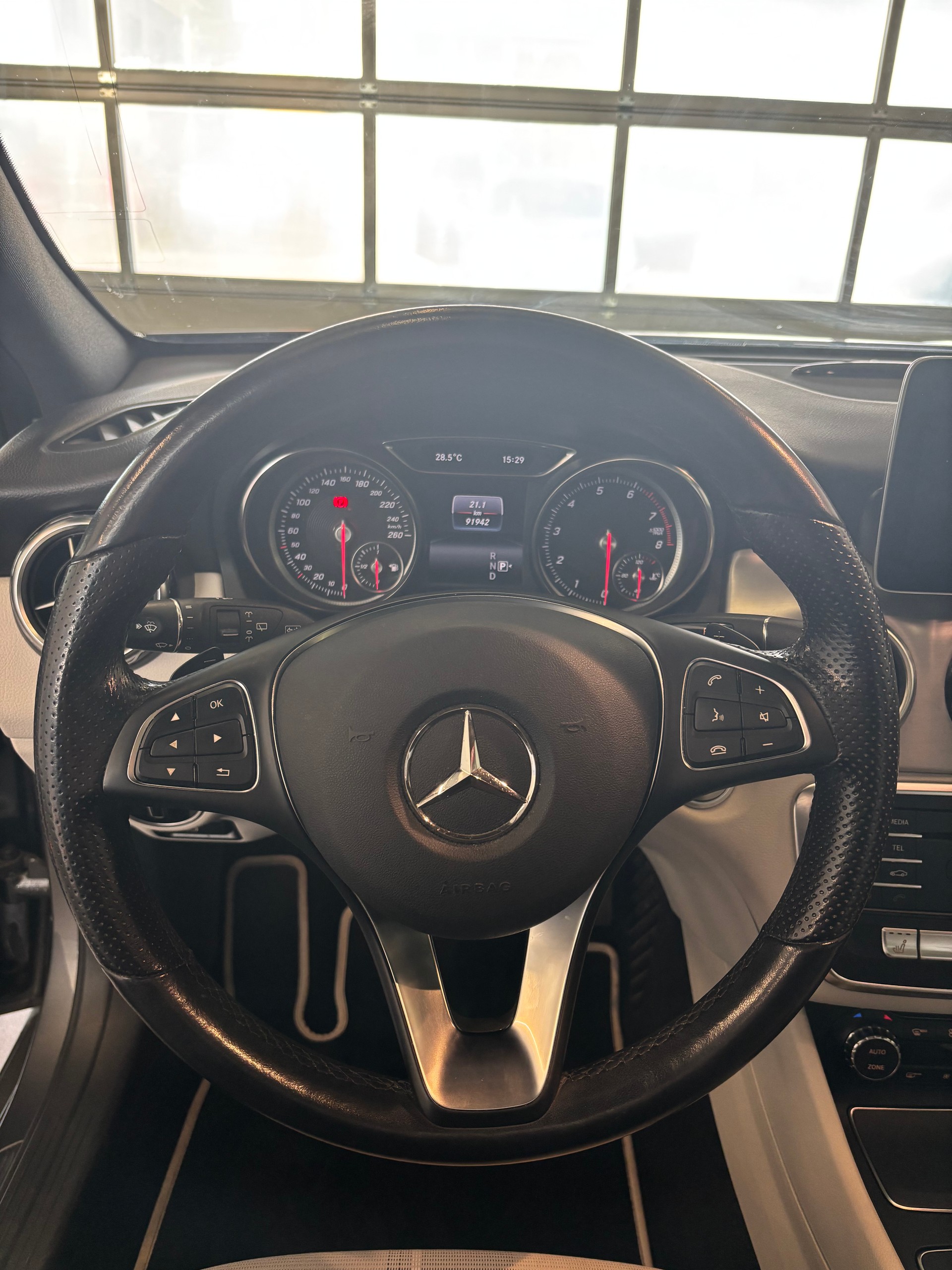 MERCEDES-BENZ GLA 200 Urban 7G-DCT-image-8