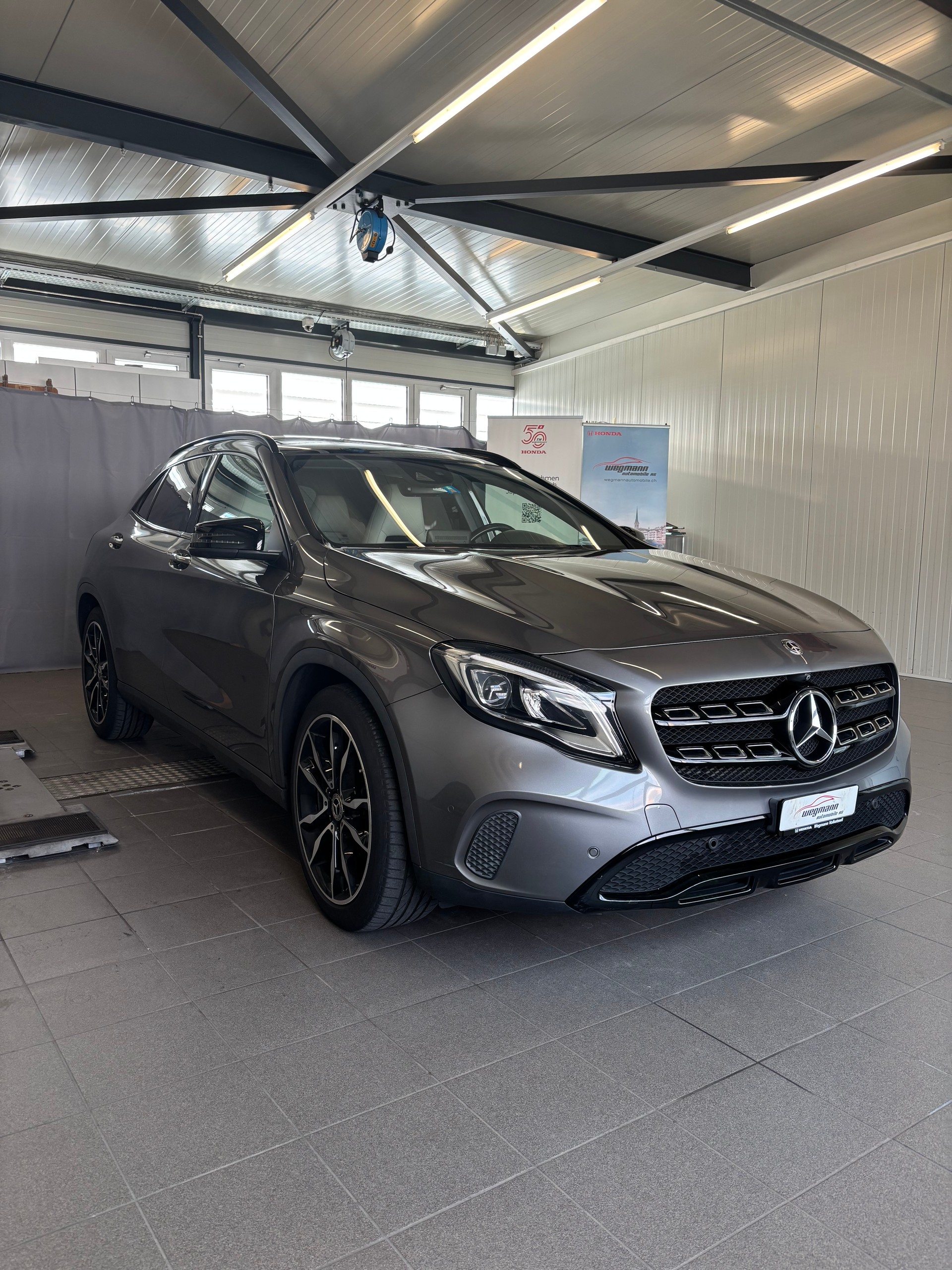 MERCEDES-BENZ GLA 200 Urban 7G-DCT-image-2