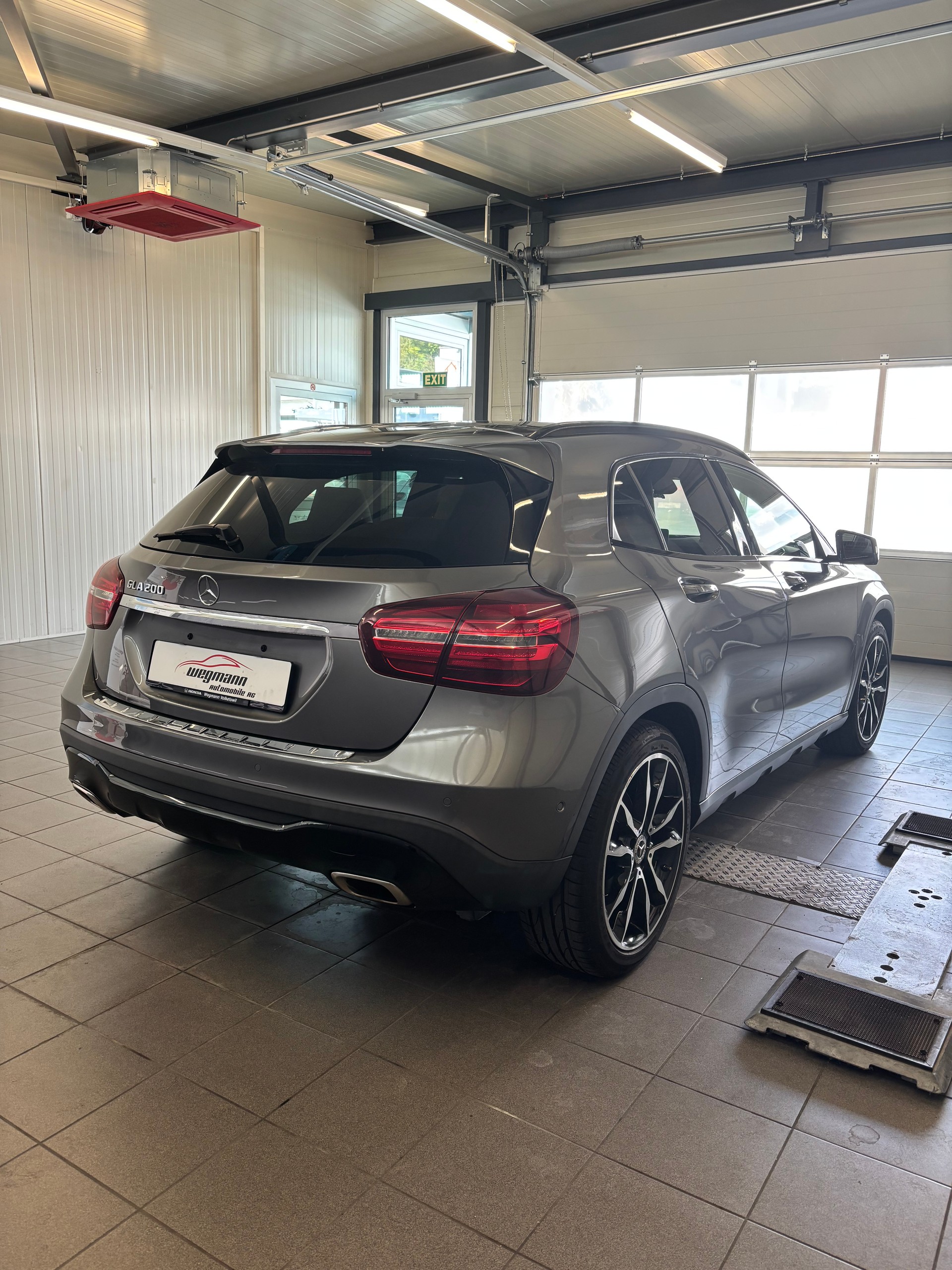 MERCEDES-BENZ GLA 200 Urban 7G-DCT-image-3