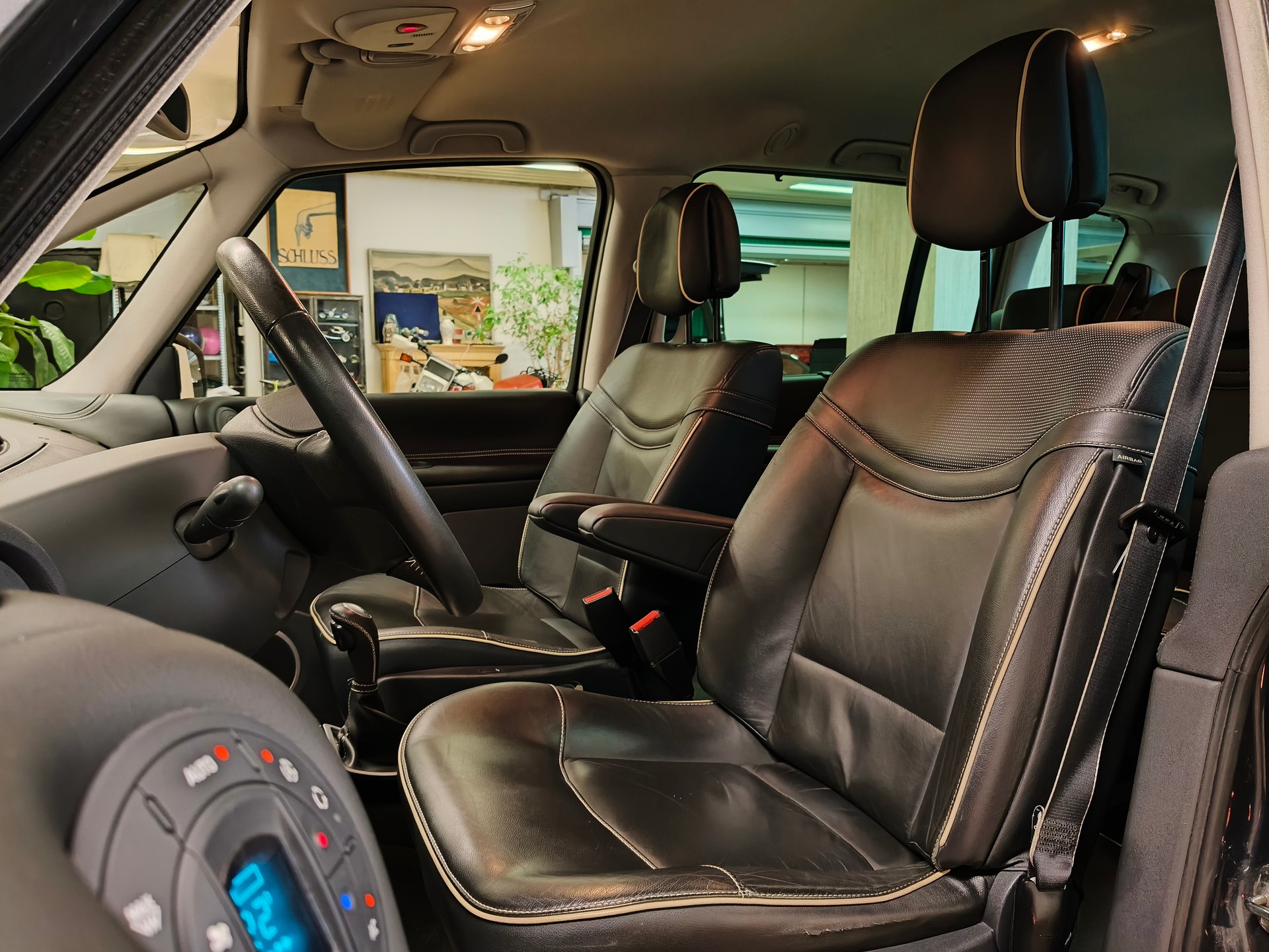 RENAULT Grand Espace 2.0 dCi Initiale Automatic-image-13