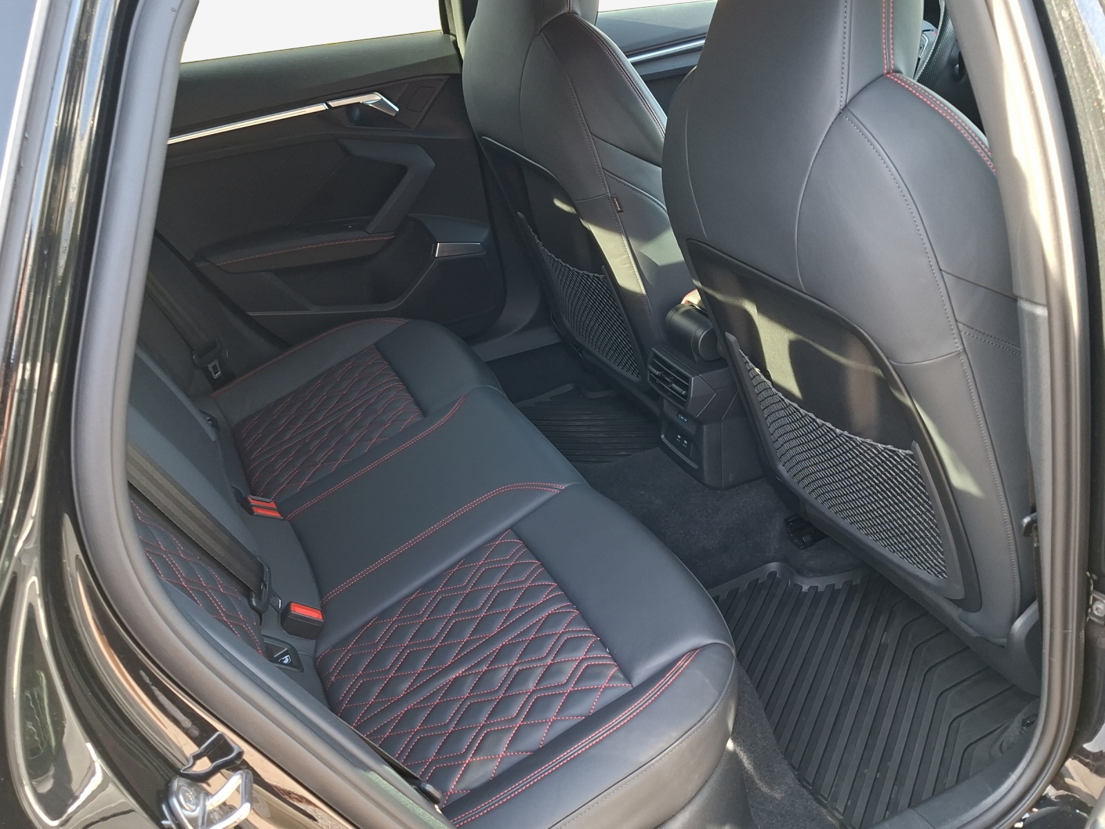 AUDI S3 Sportback 2.0 TFSI quattro S-tronic-image-15