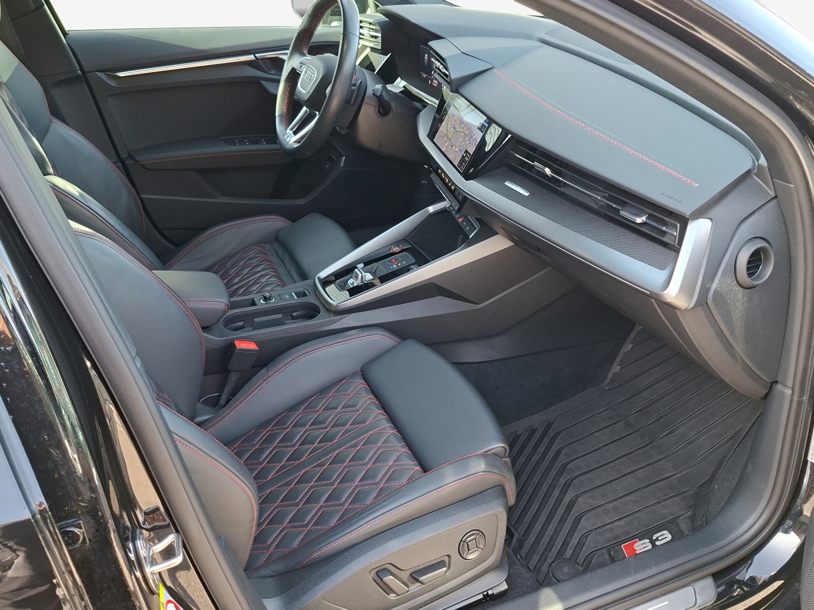 AUDI S3 Sportback 2.0 TFSI quattro S-tronic-image-14