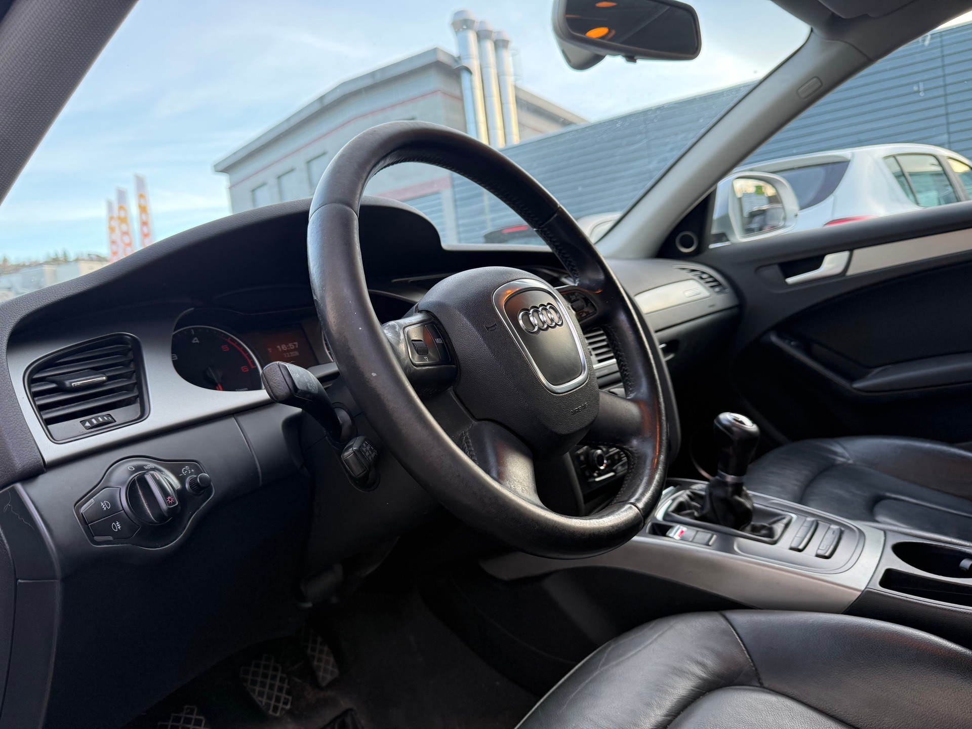 AUDI A4 Avant 3.0 TDI quattro-image-2