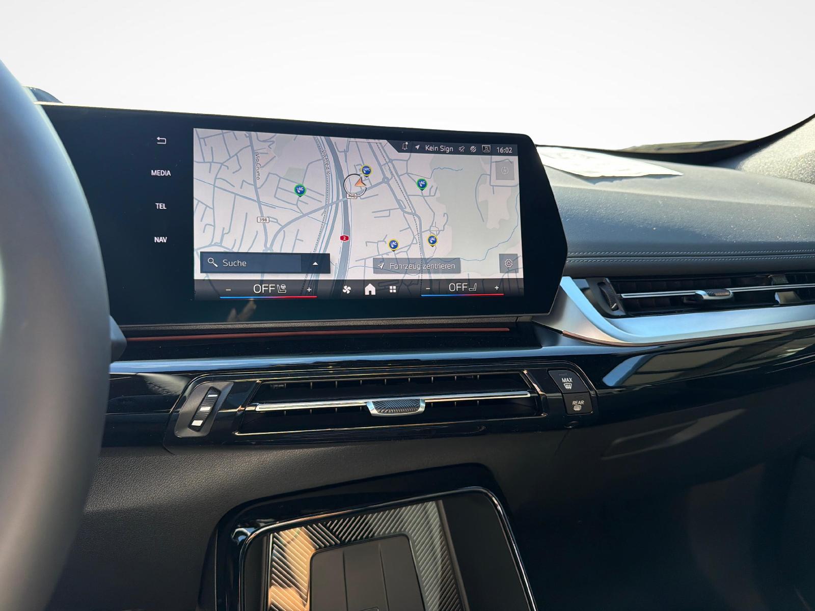 BMW iX1 30 xDrive-image-13