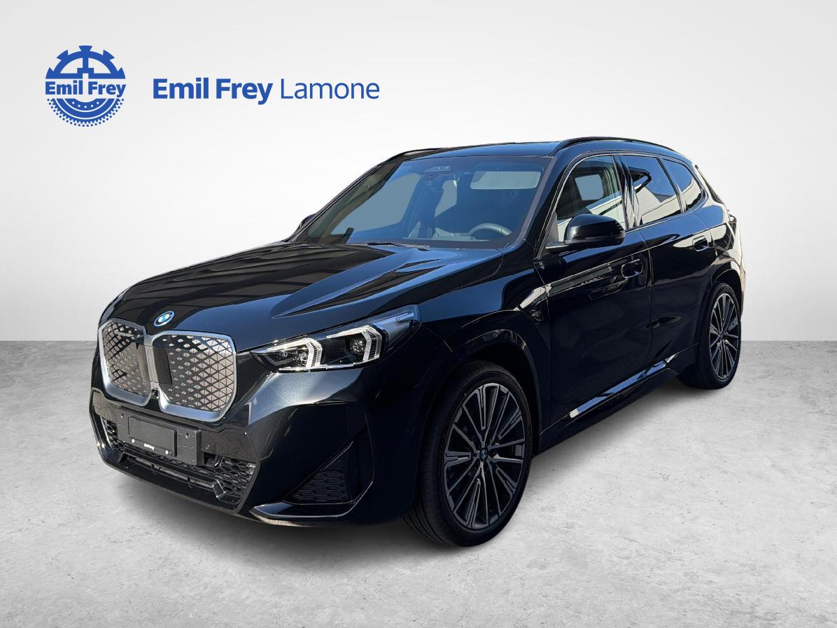 BMW iX1 30 xDrive-image-0