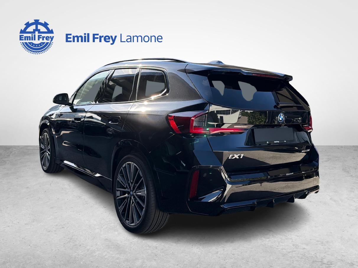 BMW iX1 30 xDrive-image-2