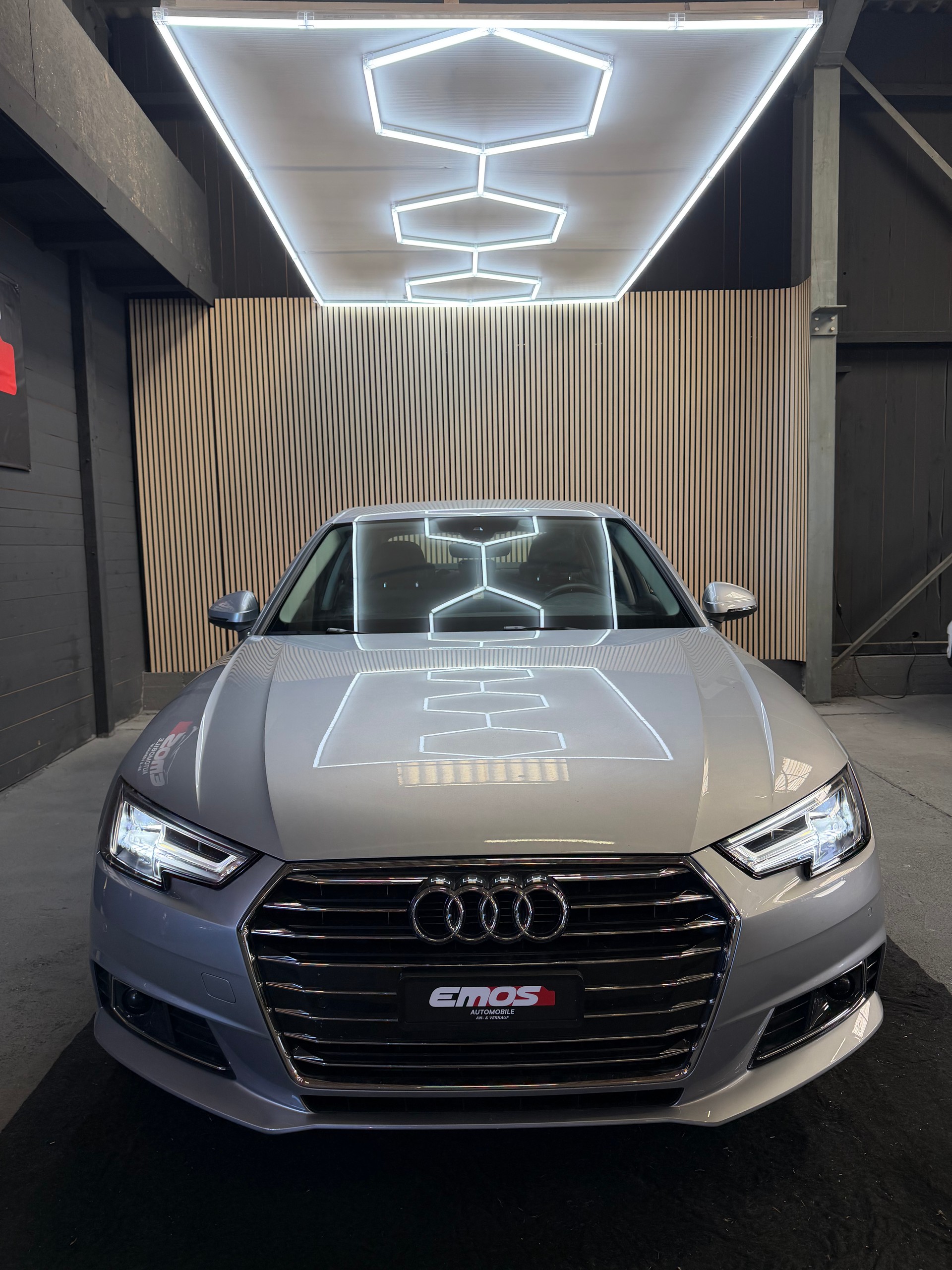 AUDI A4 Limousine 2.0 TFSI Design Ultra S-tronic-image-1