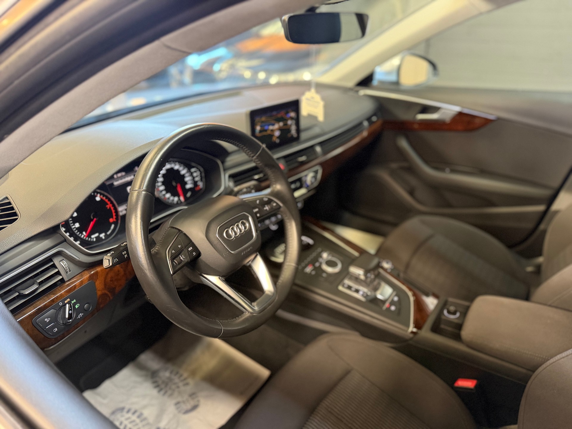 AUDI A4 Limousine 2.0 TFSI Design Ultra S-tronic-image-8