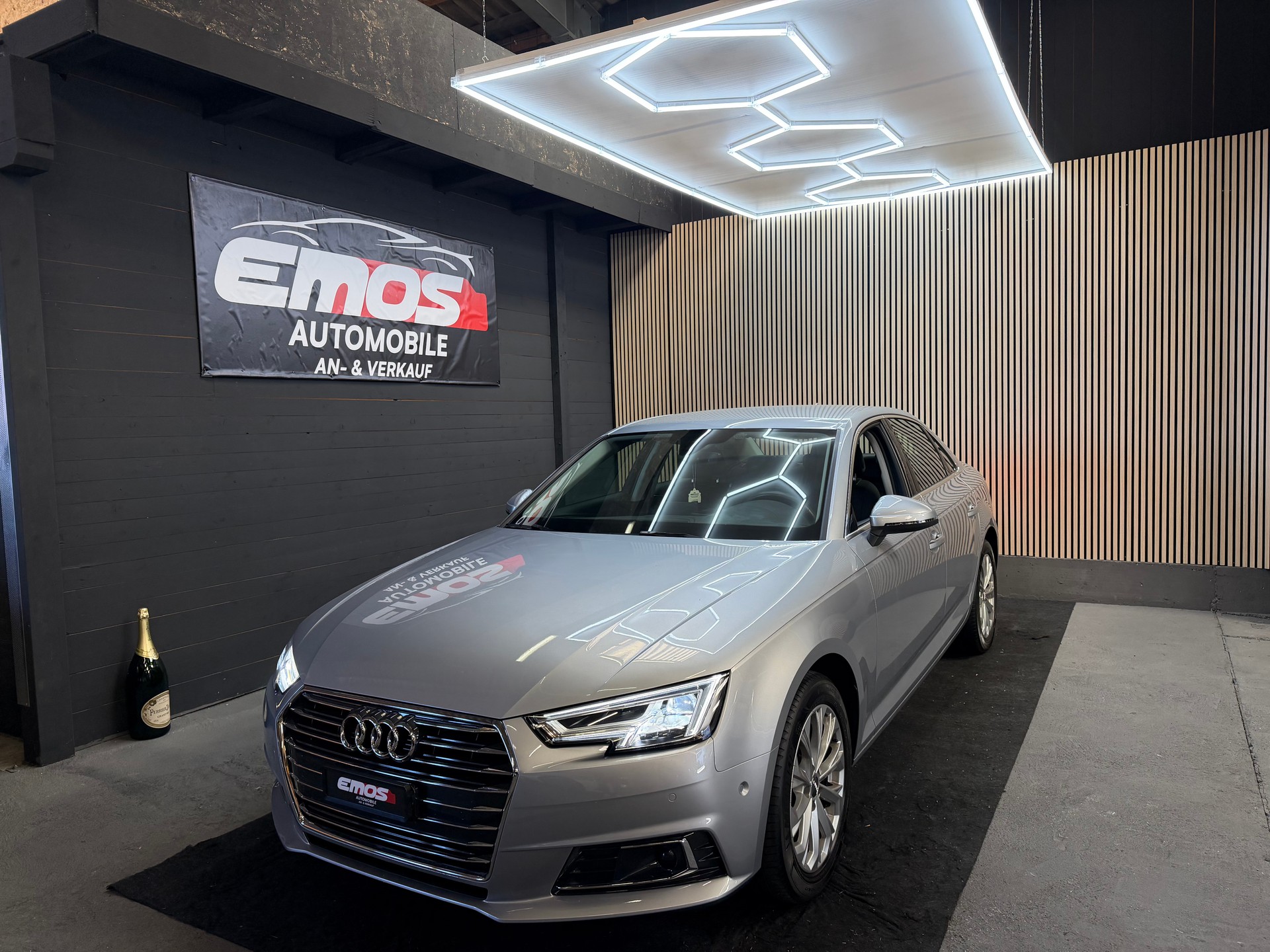 AUDI A4 Limousine 2.0 TFSI Design Ultra S-tronic-image-0