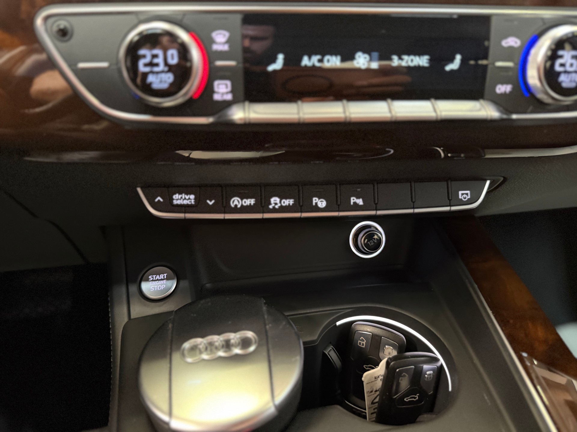 AUDI A4 Limousine 2.0 TFSI Design Ultra S-tronic-image-13