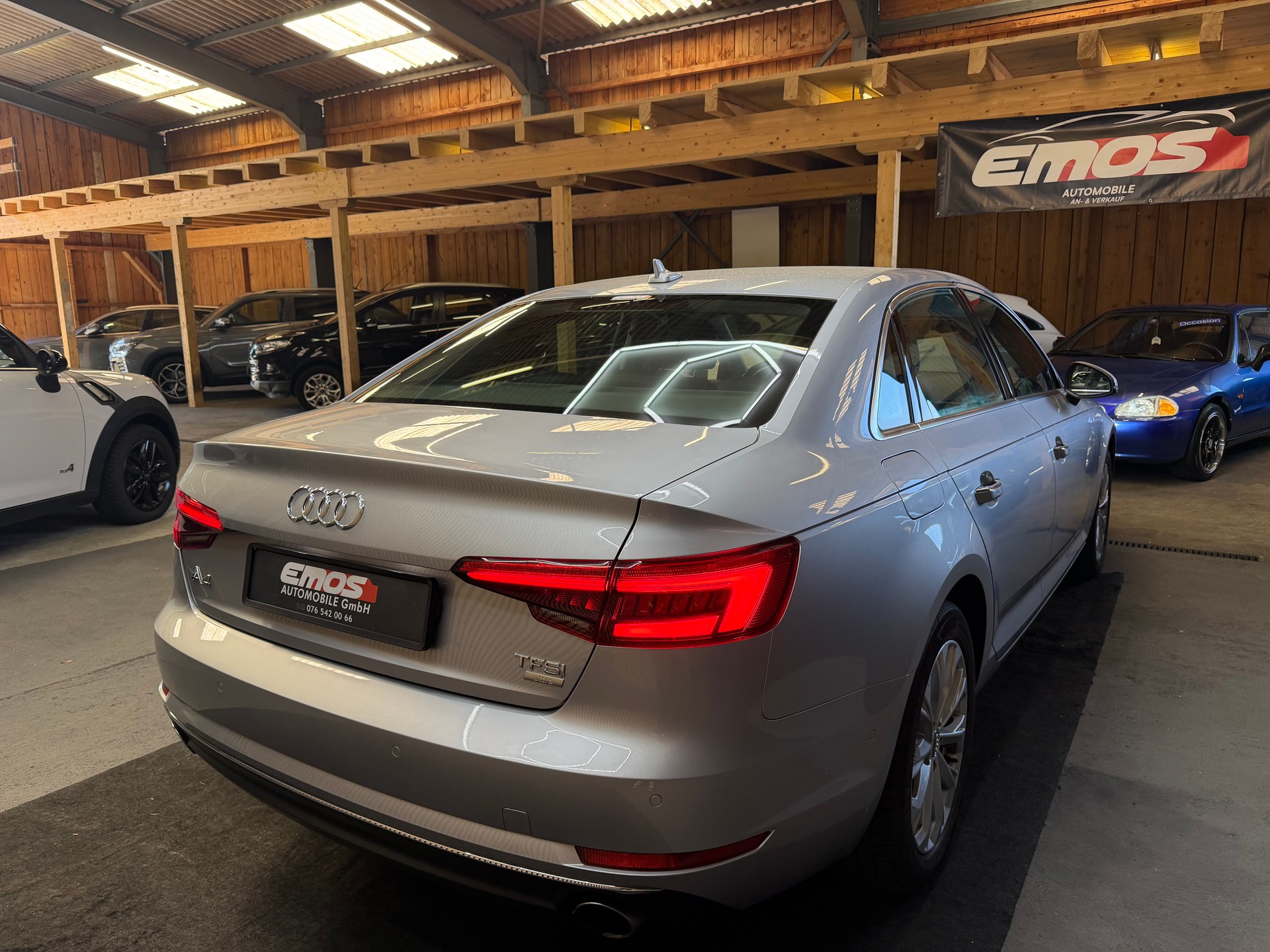 AUDI A4 Limousine 2.0 TFSI Design Ultra S-tronic-image-5