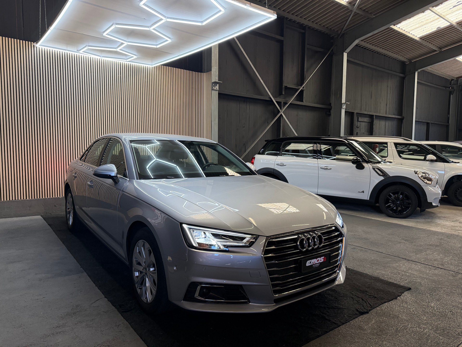 AUDI A4 Limousine 2.0 TFSI Design Ultra S-tronic-image-2