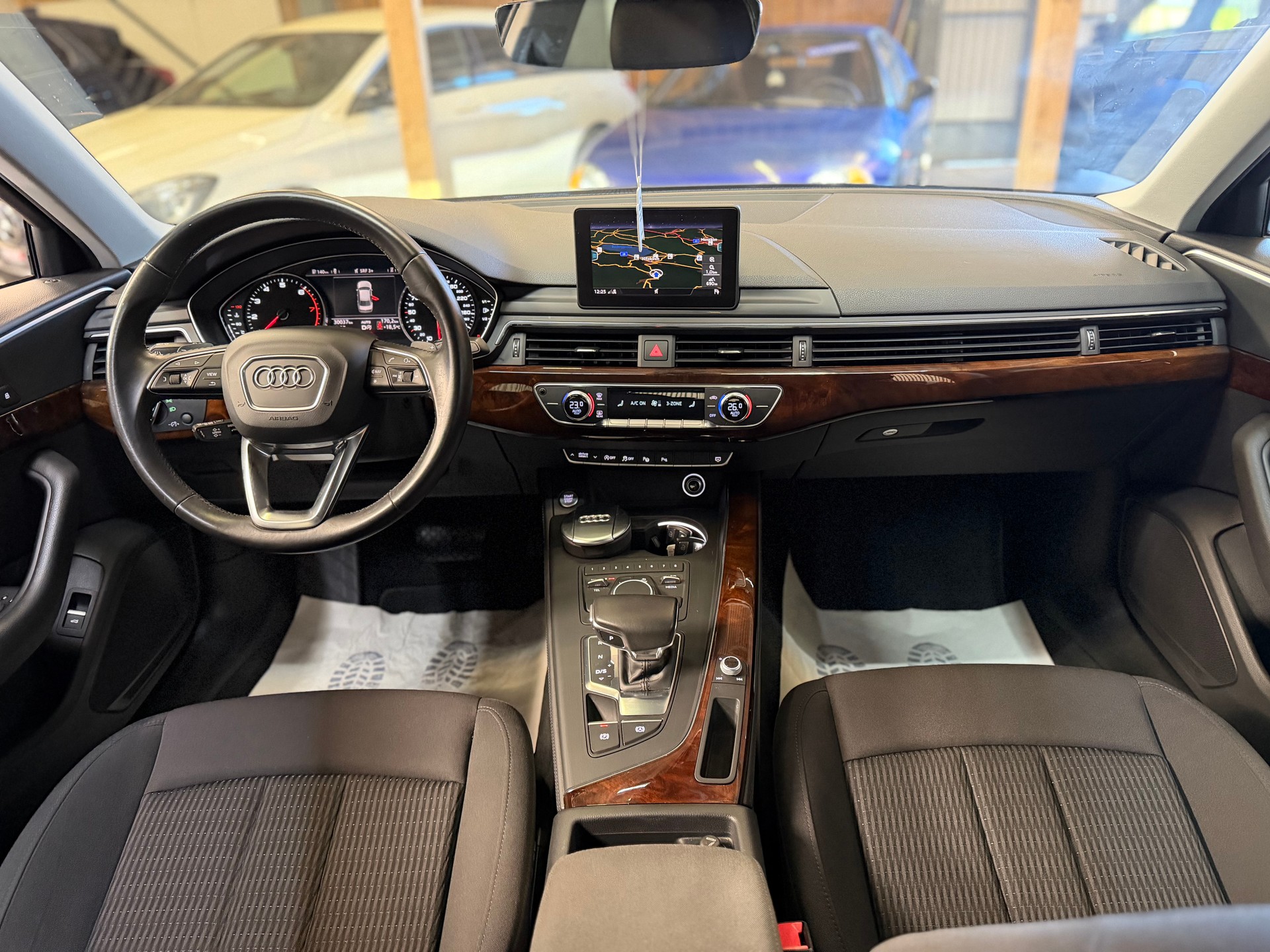 AUDI A4 Limousine 2.0 TFSI Design Ultra S-tronic-image-7
