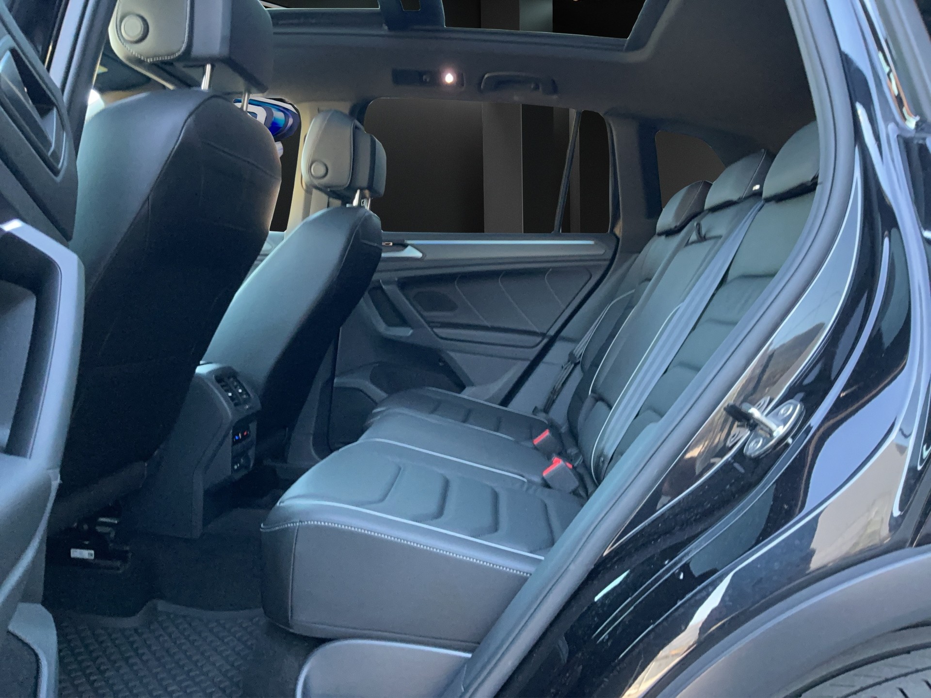 VW Tiguan 2.0TSI R-Line 4Motion DSG Black line-image-19