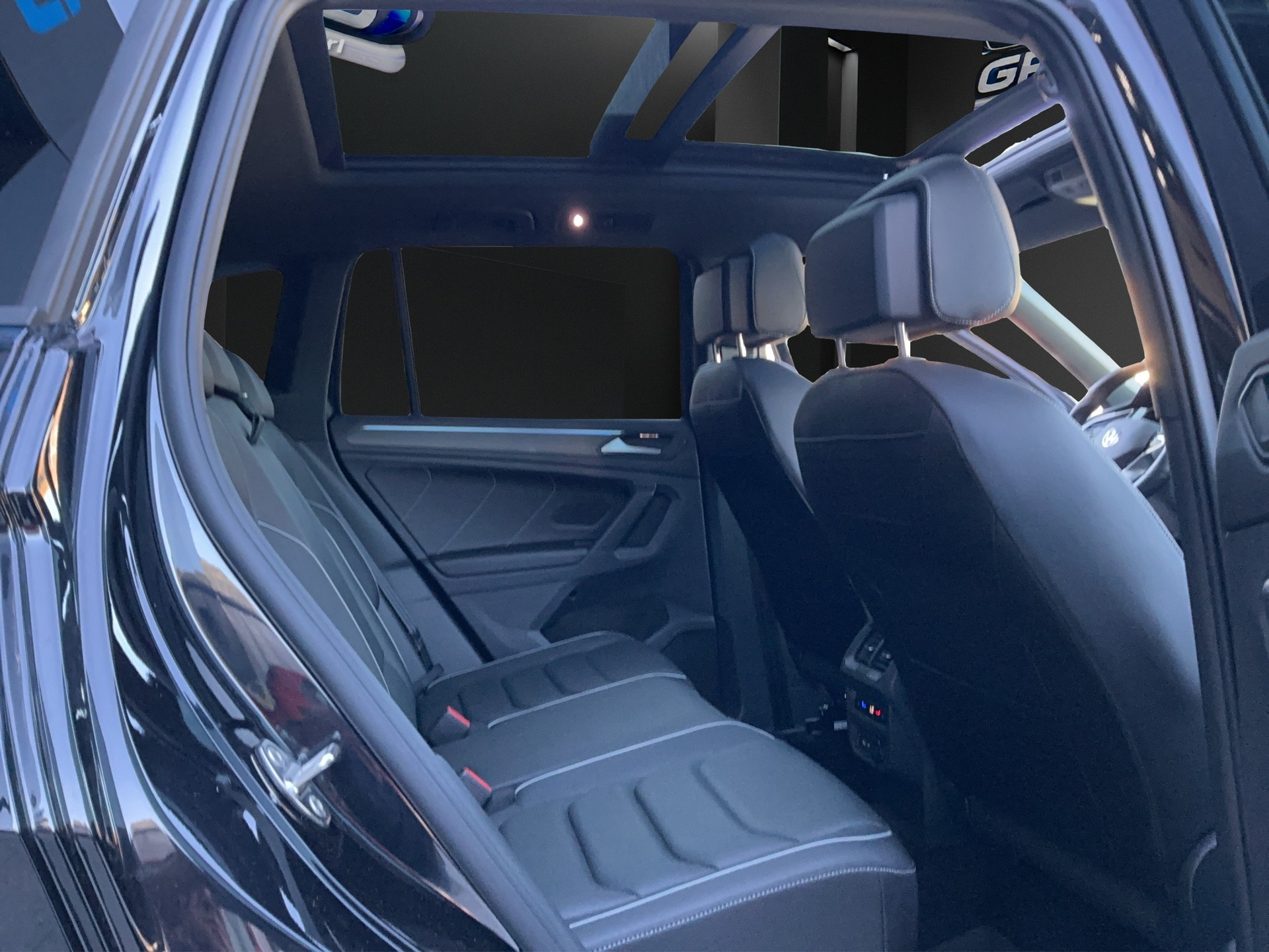VW Tiguan 2.0TSI R-Line 4Motion DSG Black line-image-18