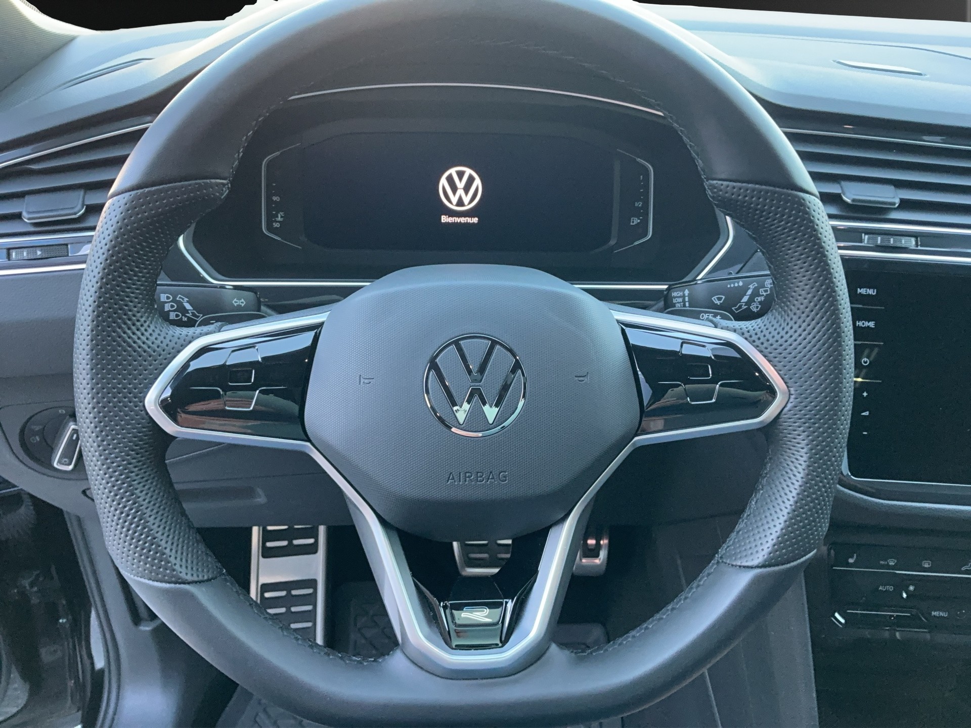 VW Tiguan 2.0TSI R-Line 4Motion DSG Black line-image-11