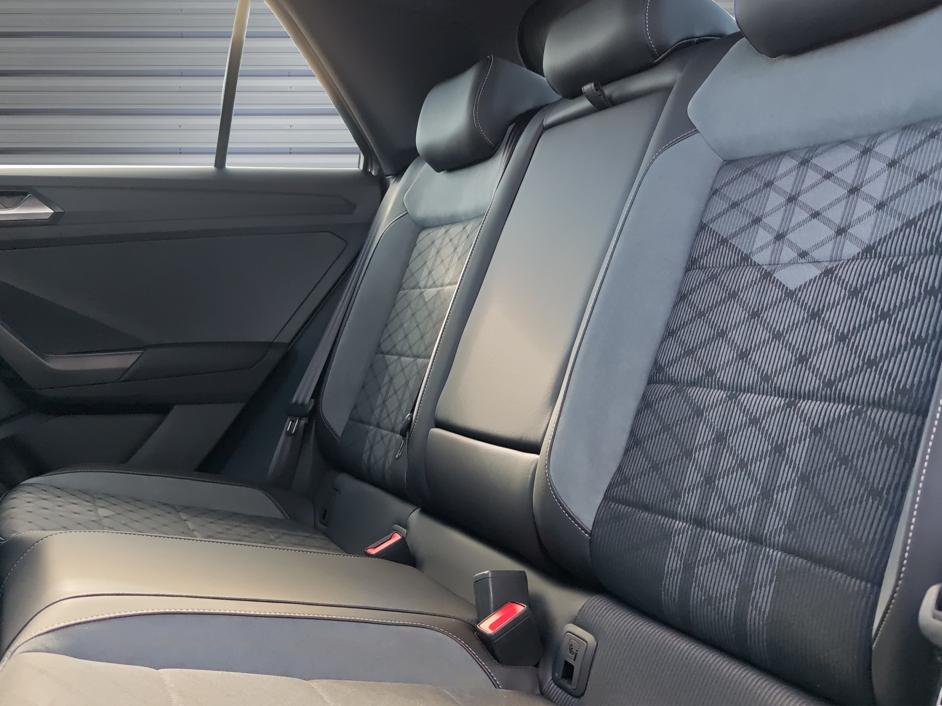 VW T-Roc 1.5 TSI EVO R-Line DSG-image-11