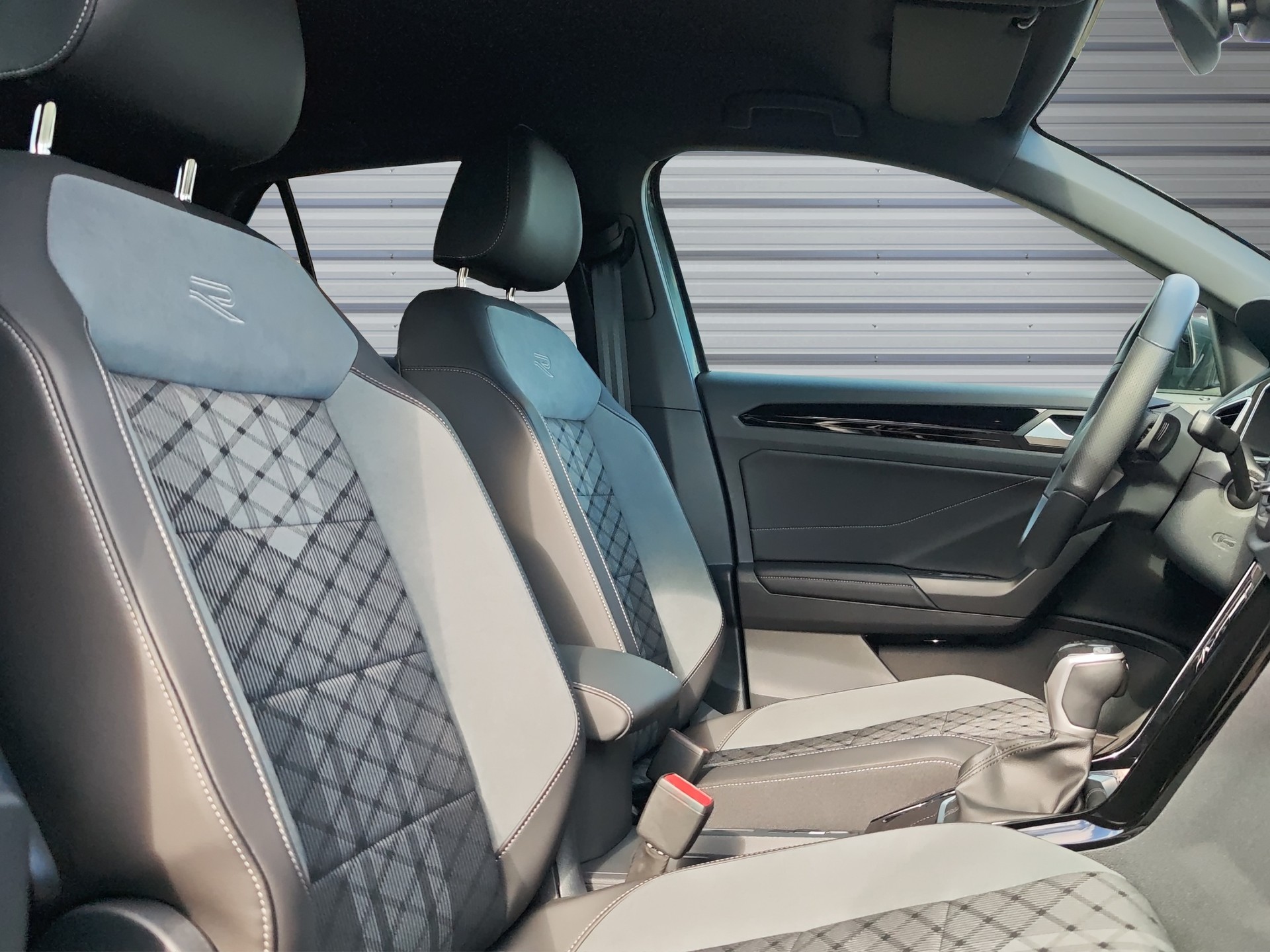 VW T-Roc 1.5 TSI EVO R-Line DSG-image-12