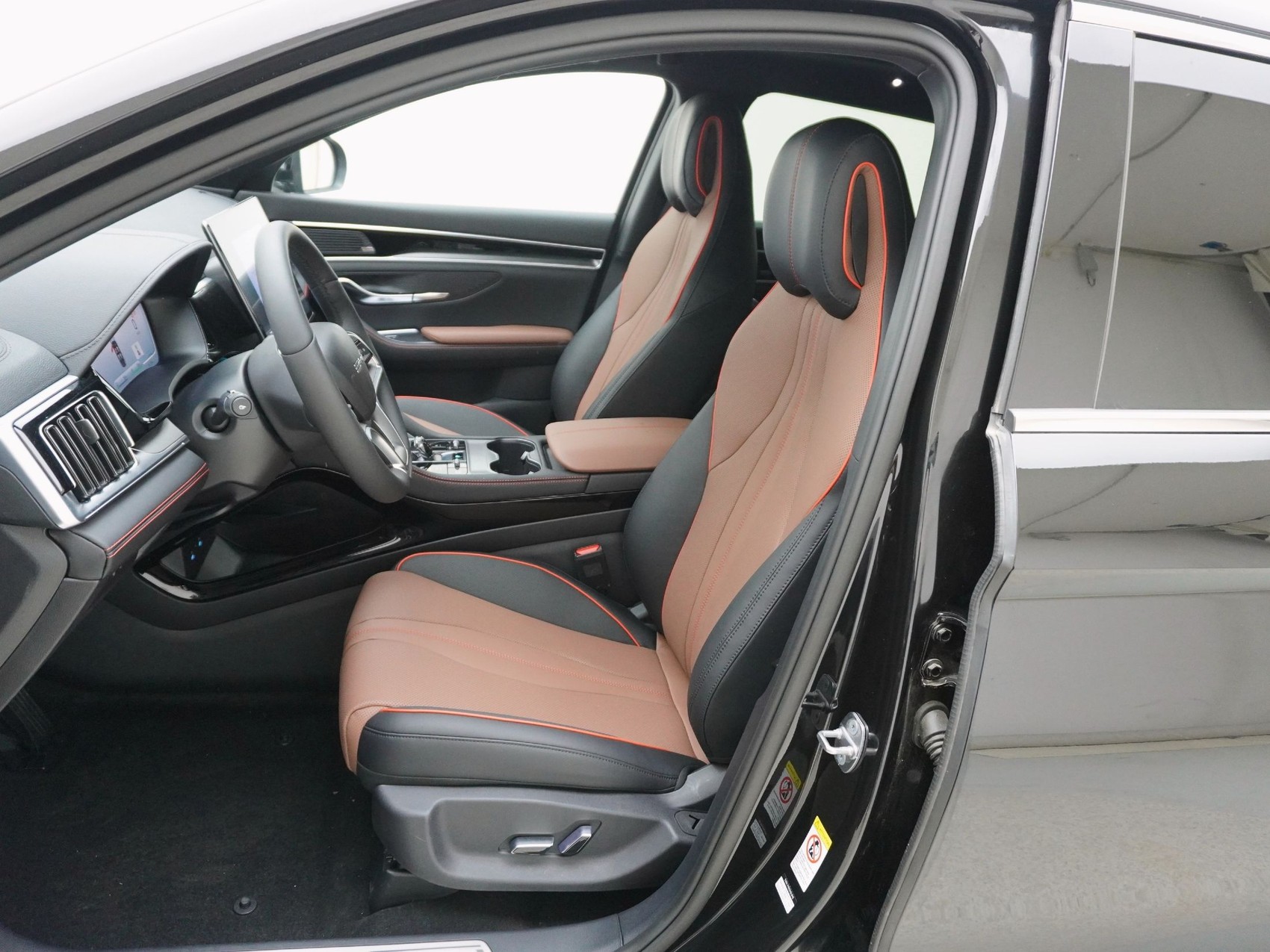 BYD Seal U DM-i Design AWD-image-9