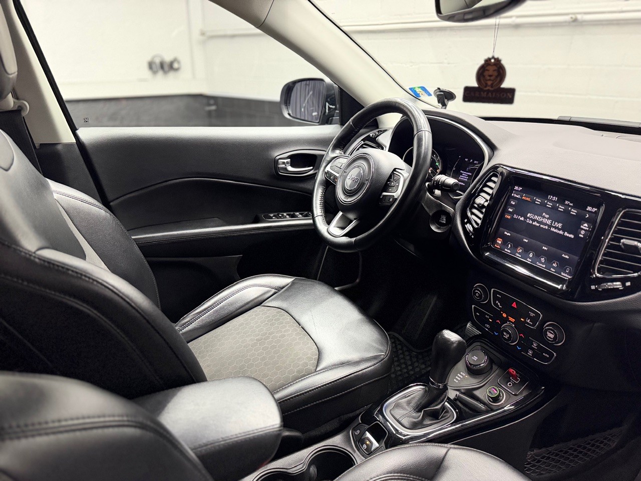 JEEP Compass 2.0CRD Limited AWD 9ATX | CH-Auto | Rückfahrkamera | Dachreling | DAB-Radio-image-20