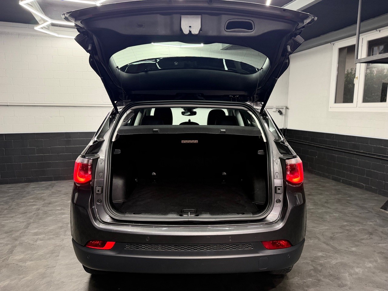 JEEP Compass 2.0CRD Limited AWD 9ATX | CH-Auto | Rückfahrkamera | Dachreling | DAB-Radio-image-17