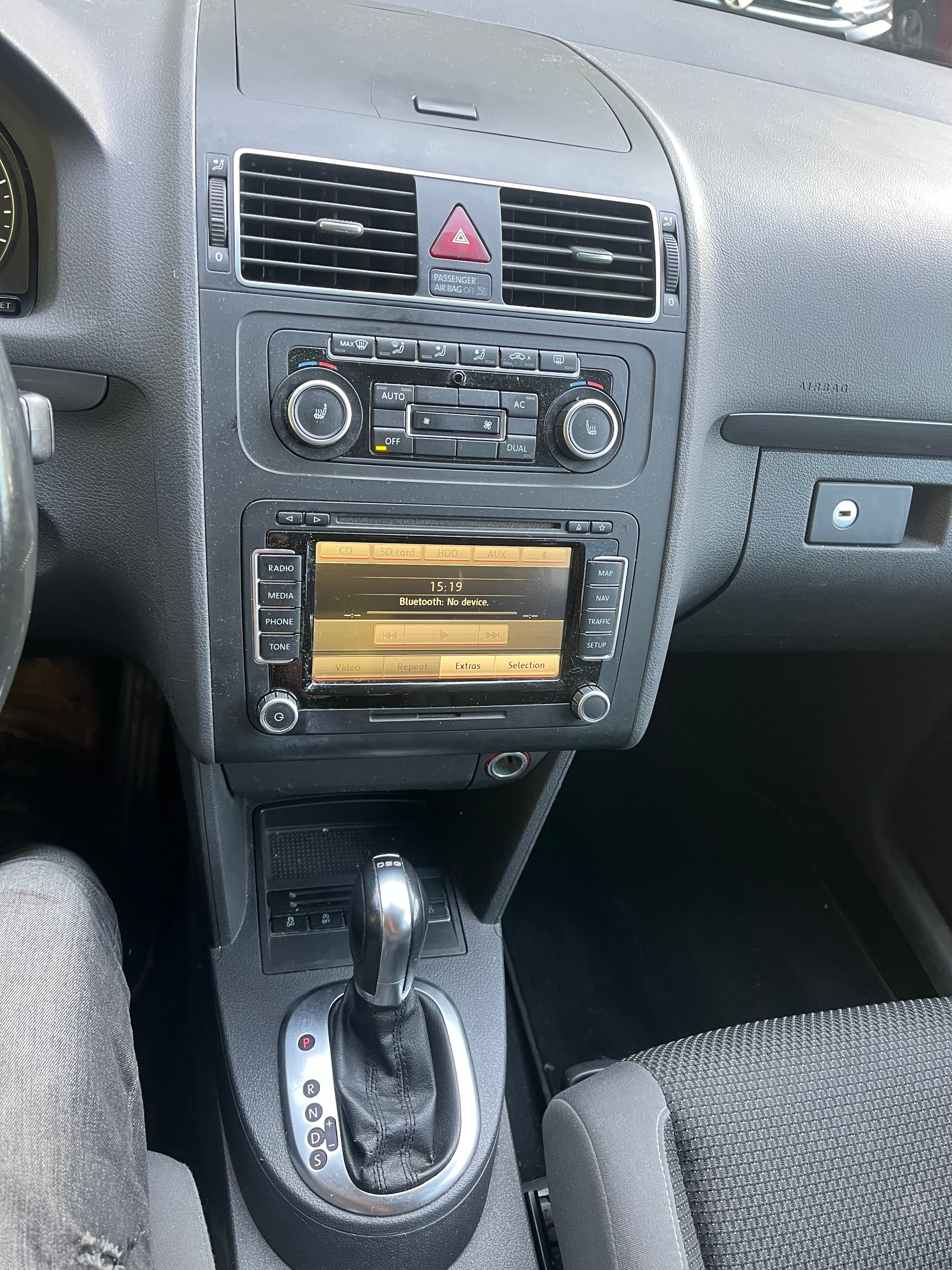 VW Touran 2.0 TDI BlueMotion Technology Team DSG-image-6