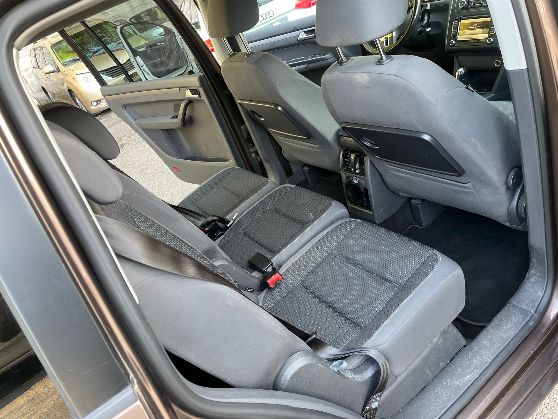 VW Touran 2.0 TDI BlueMotion Technology Team DSG-image-12