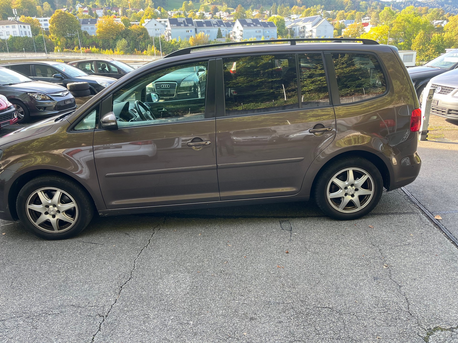 VW Touran 2.0 TDI BlueMotion Technology Team DSG-image-3