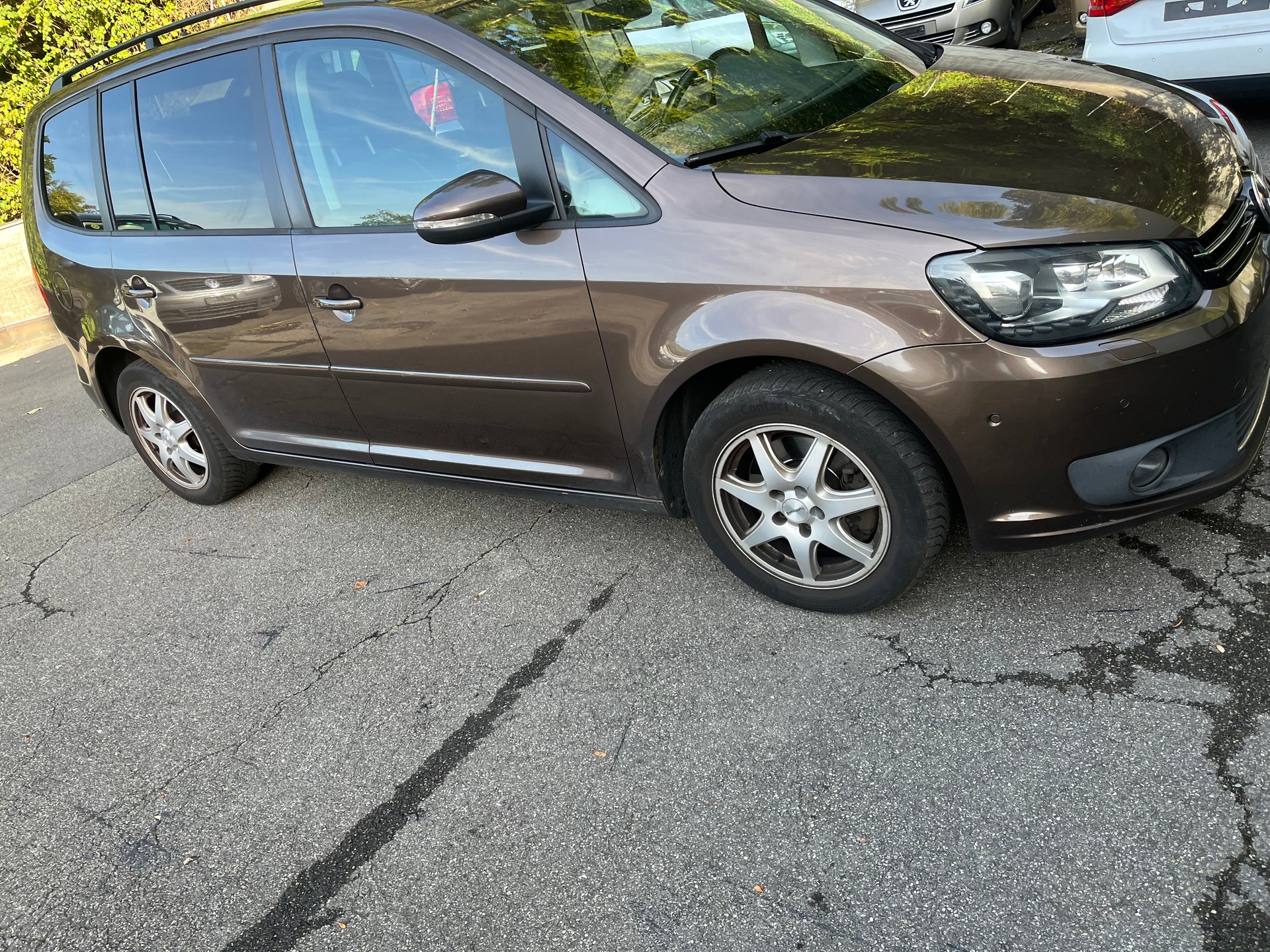 VW Touran 2.0 TDI BlueMotion Technology Team DSG-image-13