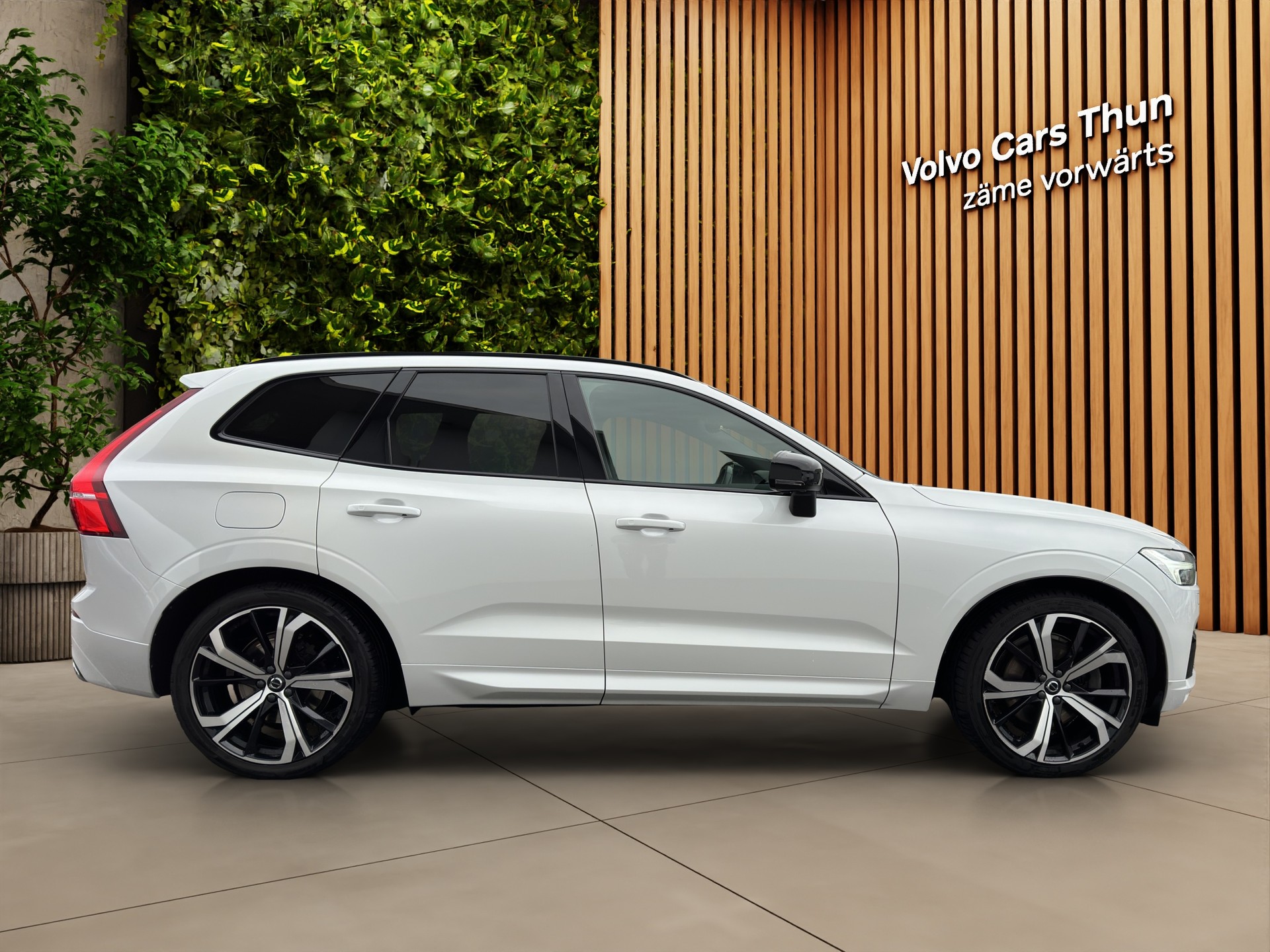 VOLVO XC60 2.0 B6 MH R-Design AWD-showroom-element-3