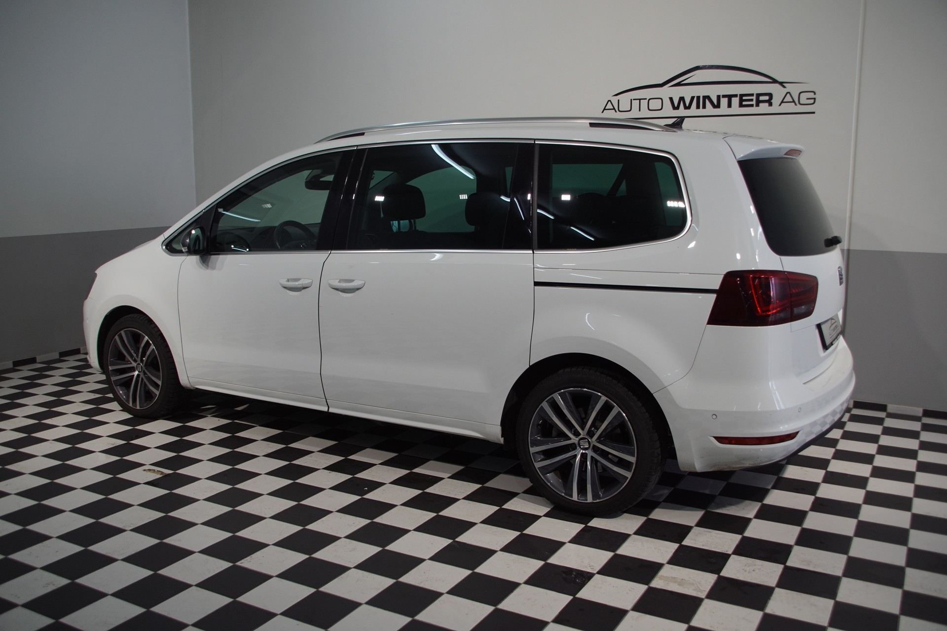 SEAT Alhambra 2.0 TDI FR Line 4Drive !!AHK!! 7-Sitze-image-8