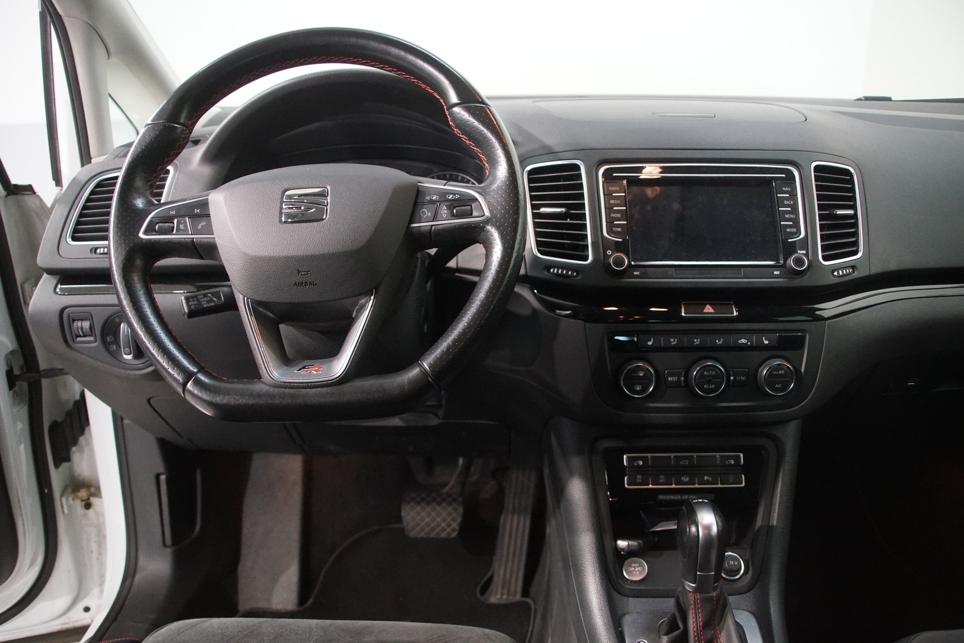 SEAT Alhambra 2.0 TDI FR Line 4Drive !!AHK!! 7-Sitze-image-13
